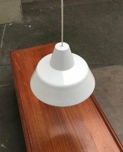 Lampada a sospensione Emaille Amatur di Louis Poulsen, anni '60, Danimarca, metà del secolo scorso