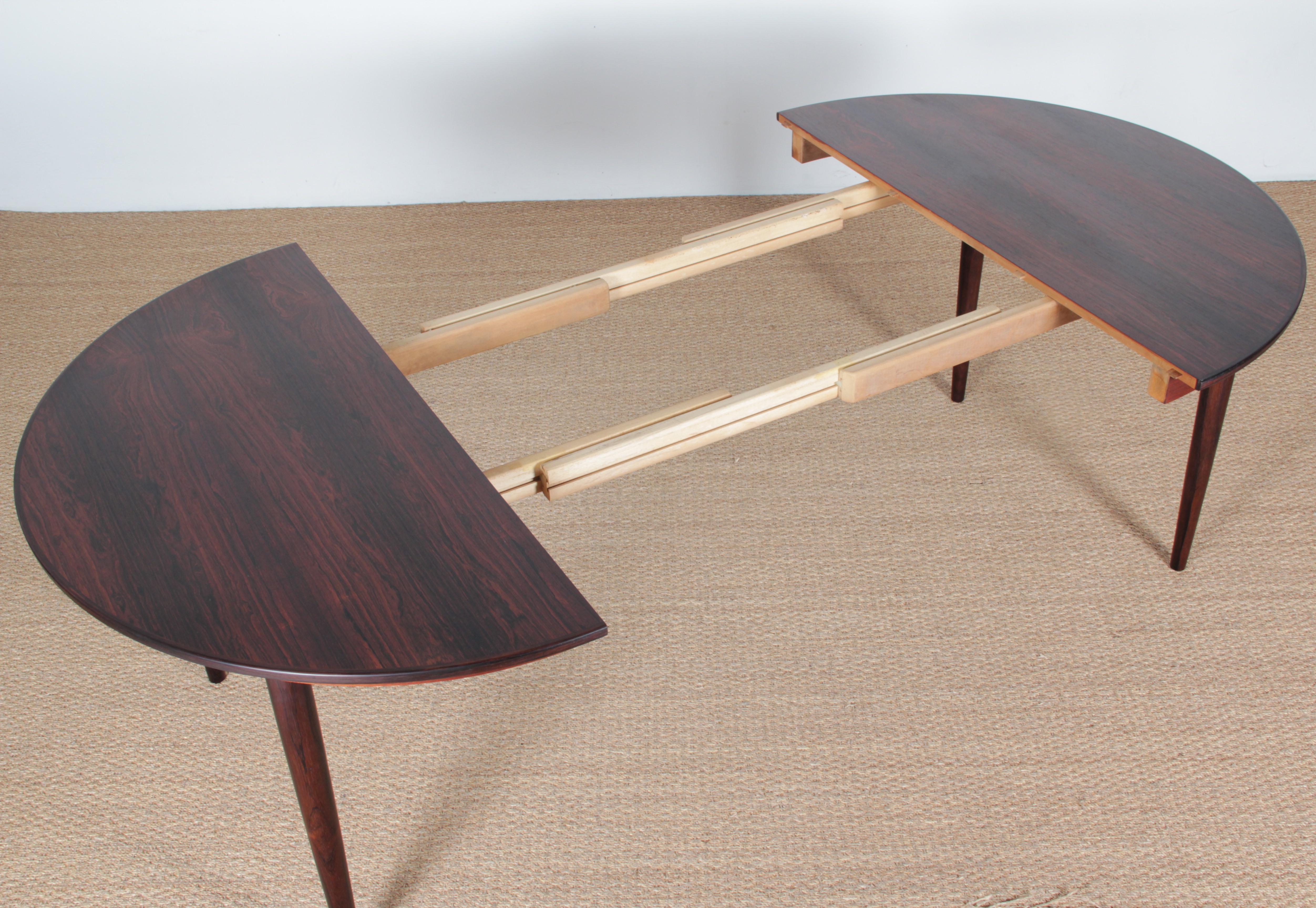 Late 20th Century Mid-Century Modern Danish Extendable Round Dining Table in Rosewood