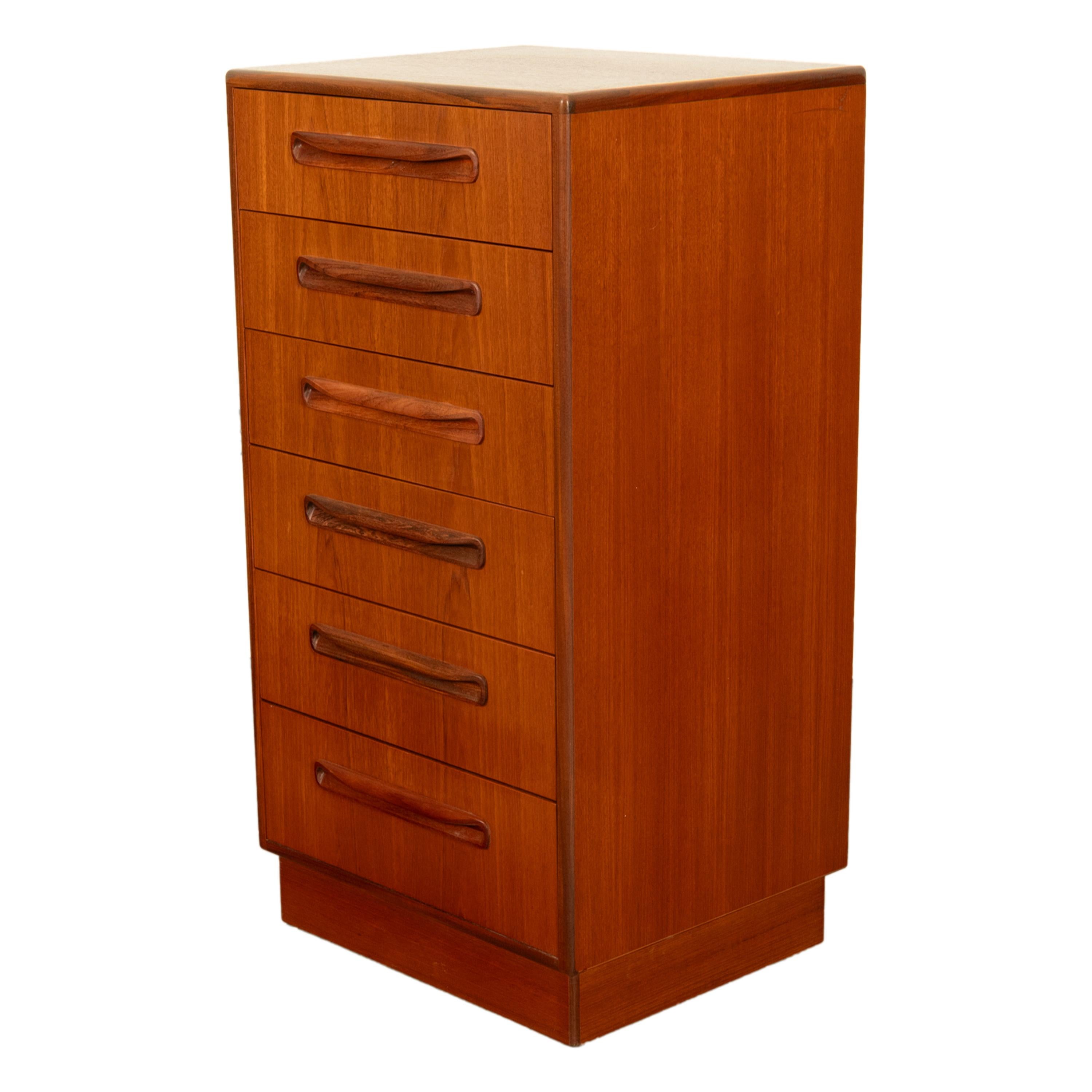 Mid Century Modern Danish G Plan Teak Tall Dresser Chest Six Drawers Fresco 1966 in vendita 4