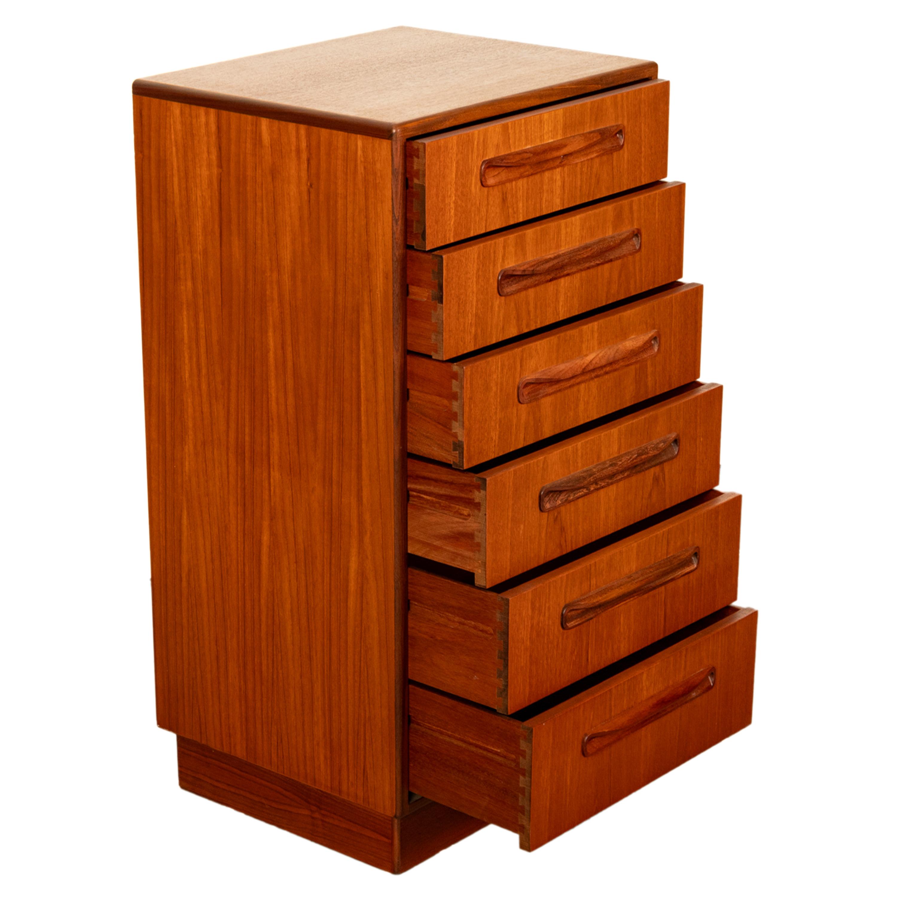 Metà XX secolo Mid Century Modern Danish G Plan Teak Tall Dresser Chest Six Drawers Fresco 1966 in vendita