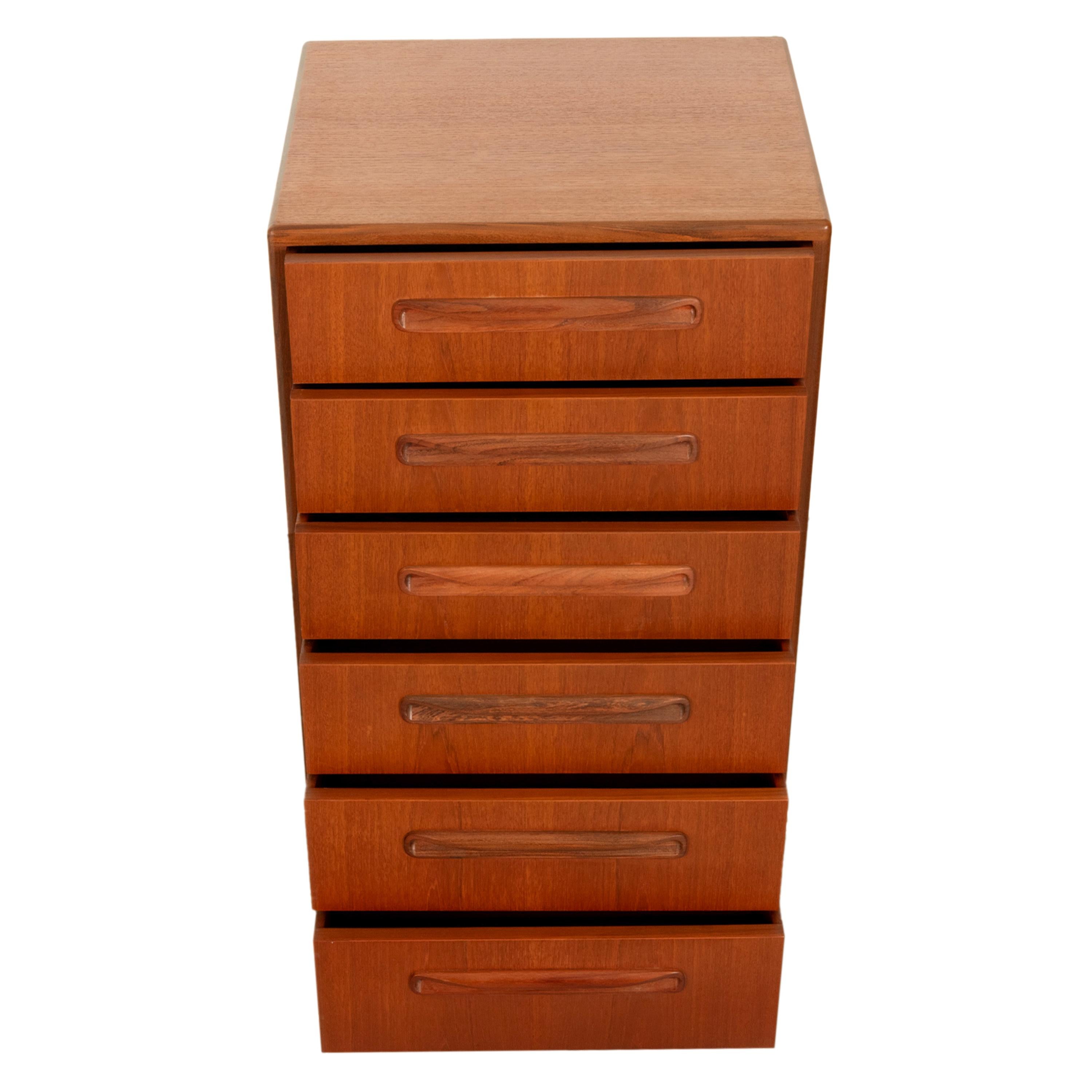Mid Century Modern Danish G Plan Teak Tall Dresser Chest Six Drawers Fresco 1966 in vendita 1