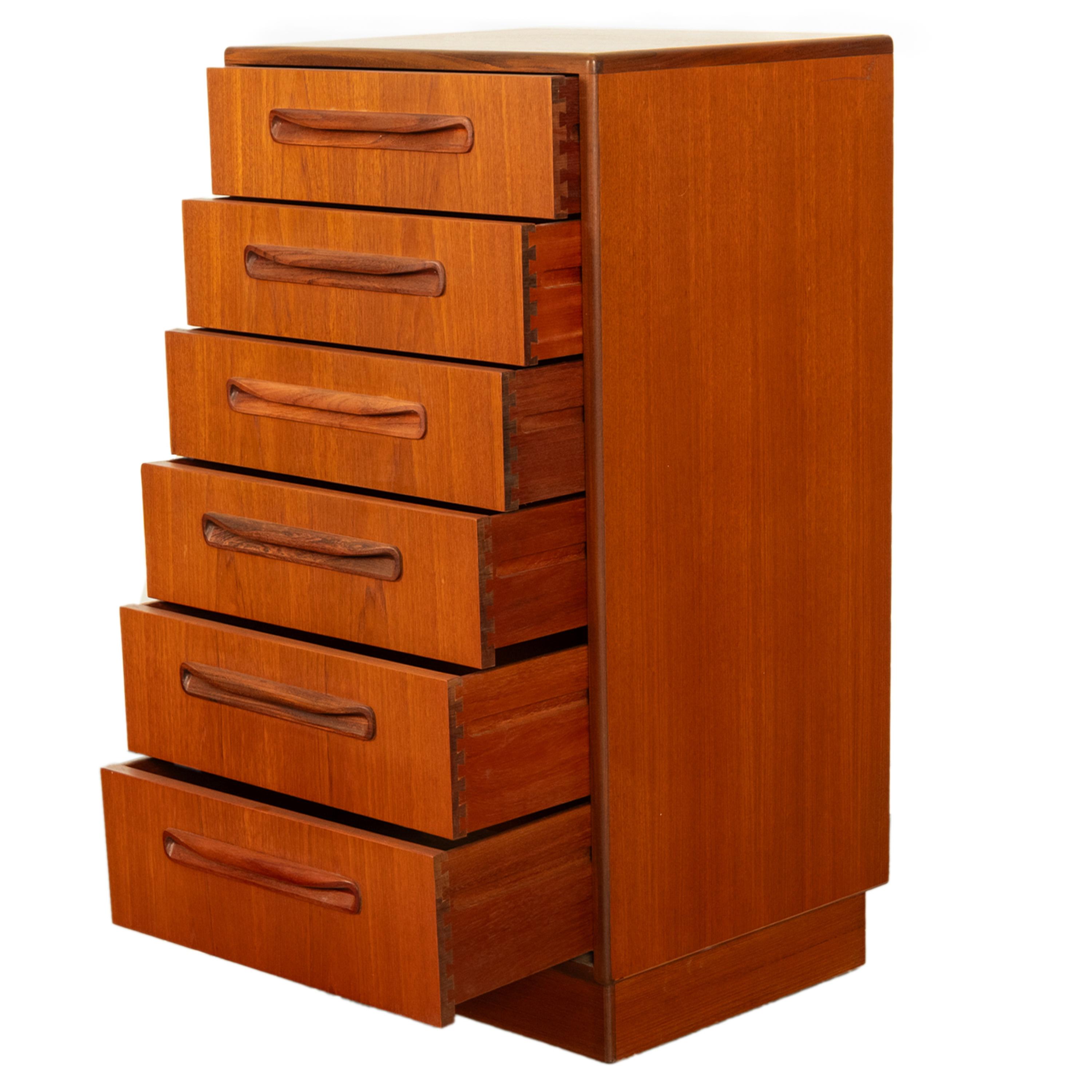 Mid Century Modern Danish G Plan Teak Tall Dresser Chest Six Drawers Fresco 1966 in vendita 2