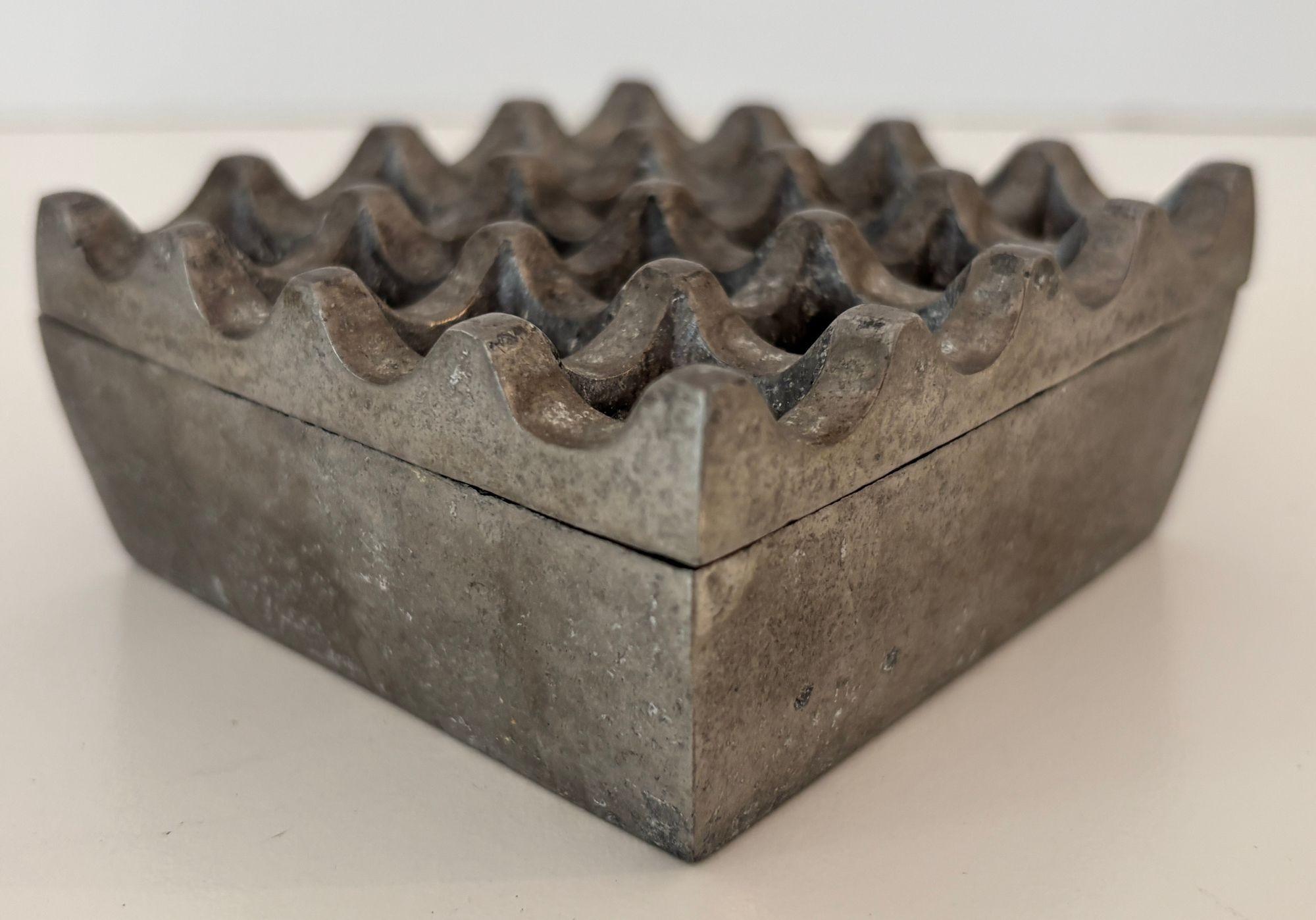 Scandinave moderne Cendrier en métal Op-Art Géométrique Danois Moderne du Milieu du Siècle en vente