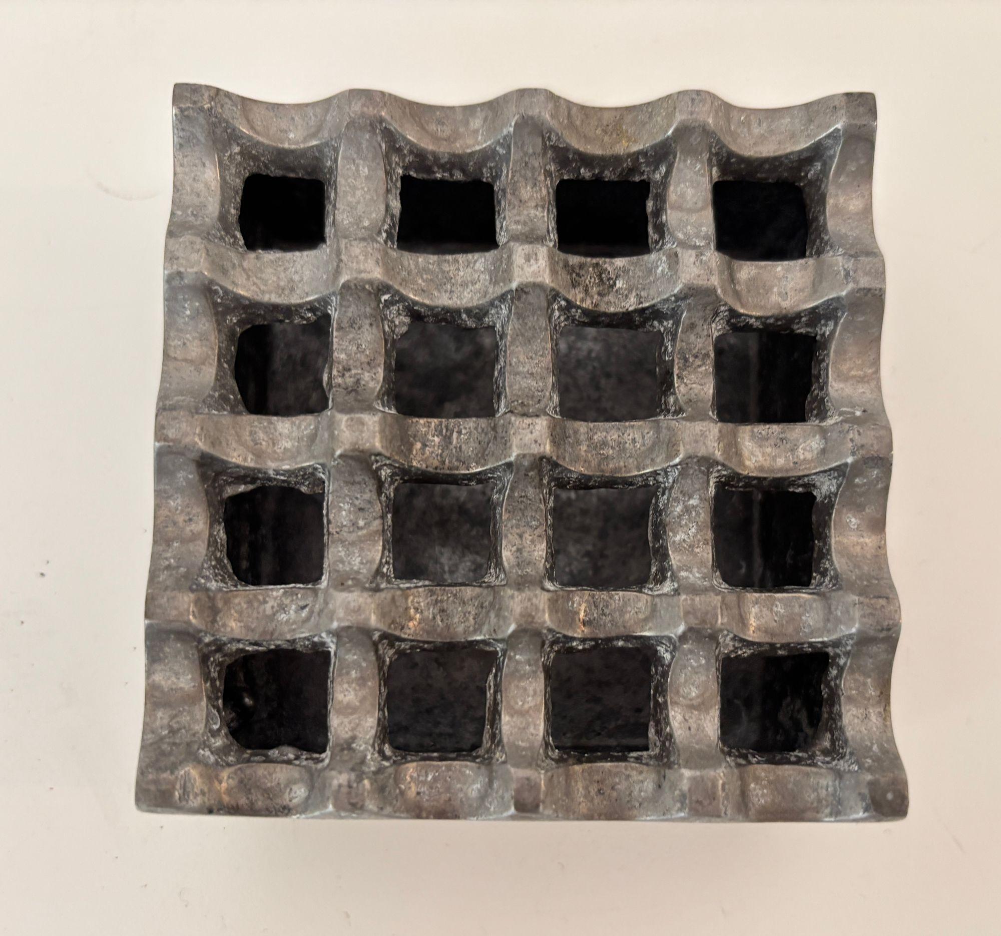 Cendrier en métal Op-Art Géométrique Danois Moderne du Milieu du Siècle Bon état - En vente à North Hollywood, CA