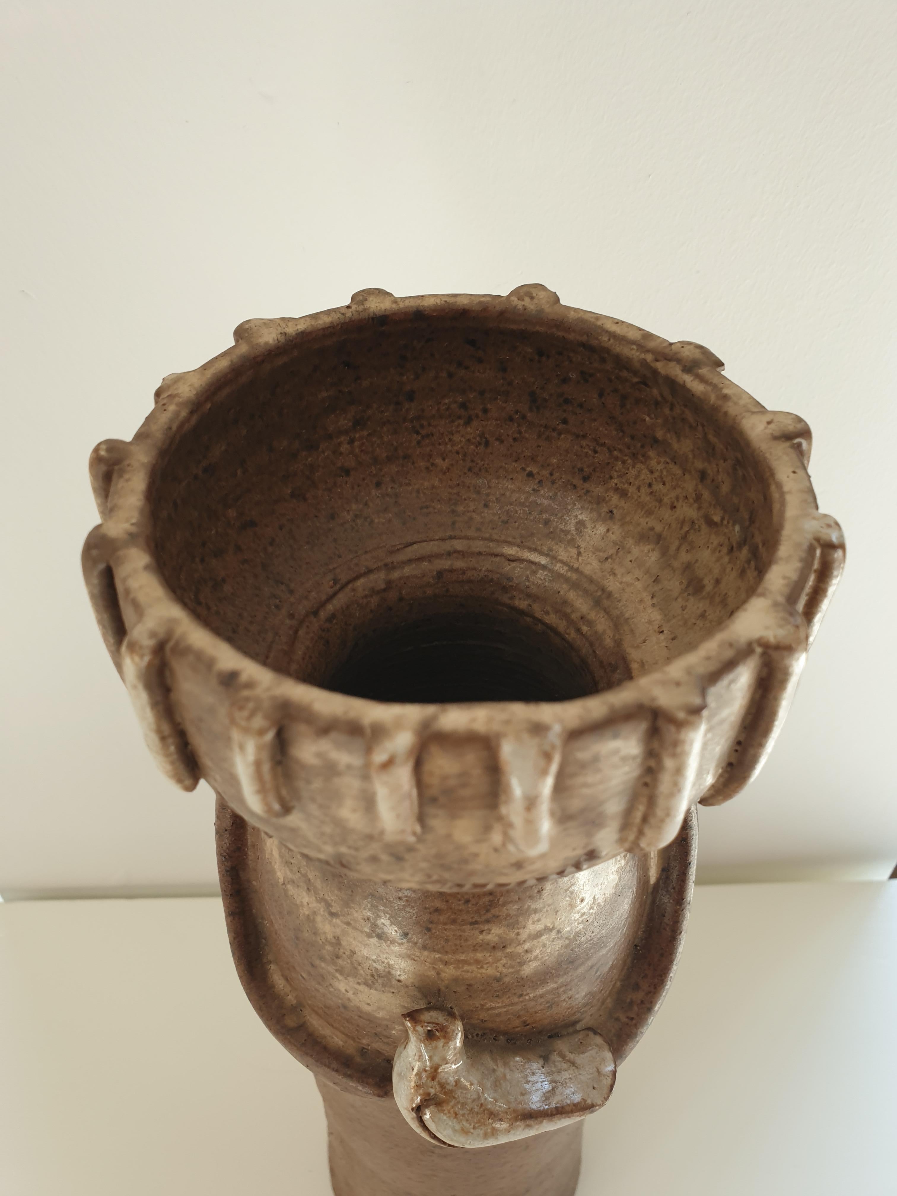 Danois Vase en céramique émaillée danois:: moderne du milieu du siècle:: fille et colombe:: Assentorp en vente