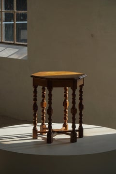 Tavolino danese esagonale in Oak con gambe tornite, anni '50, metà del secolo scorso