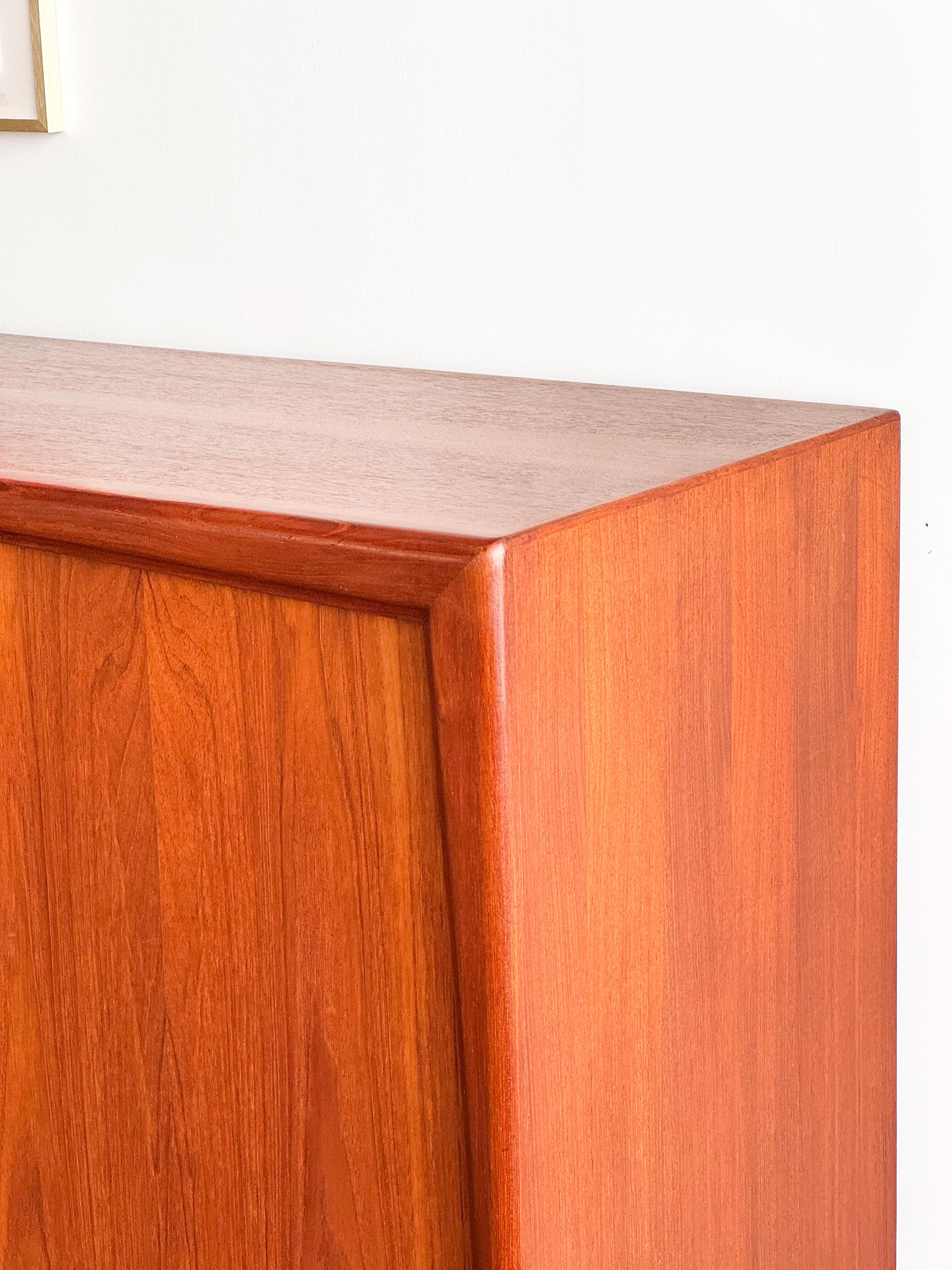 Credenza o mobile danese moderno di metà secolo in teak di Axel Christensen Odder in vendita 6