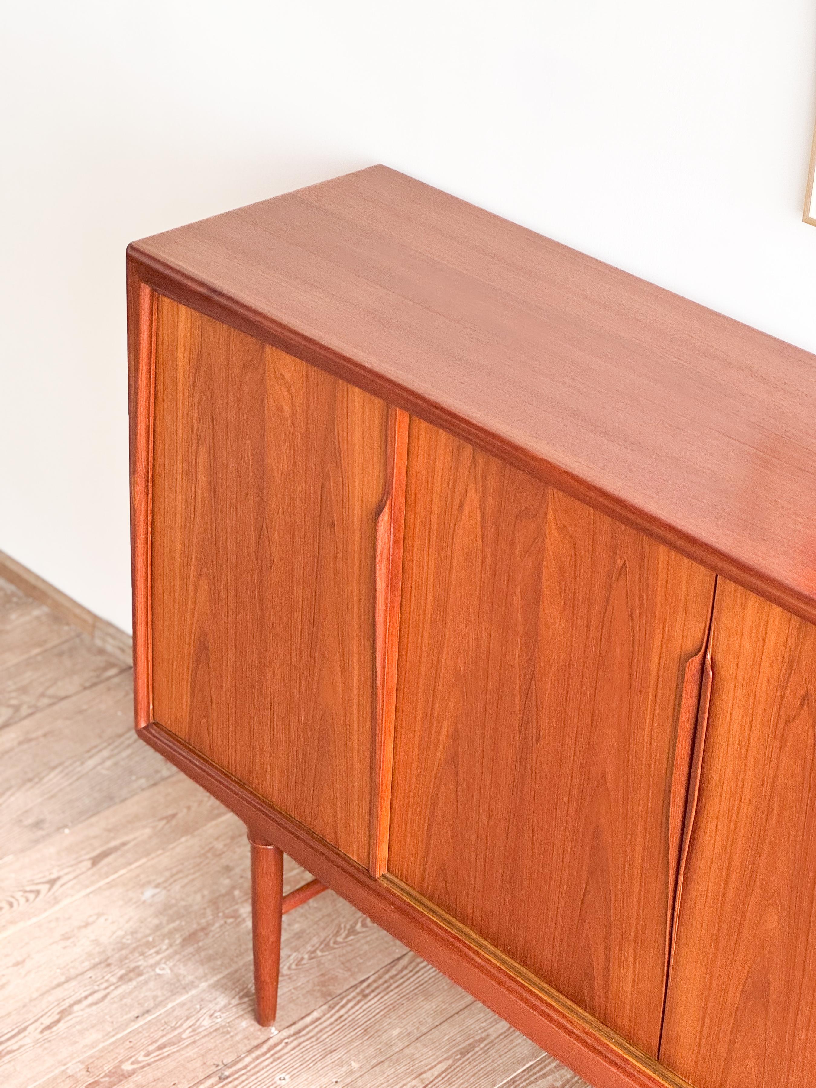 Credenza o mobile danese moderno di metà secolo in teak di Axel Christensen Odder in vendita 7