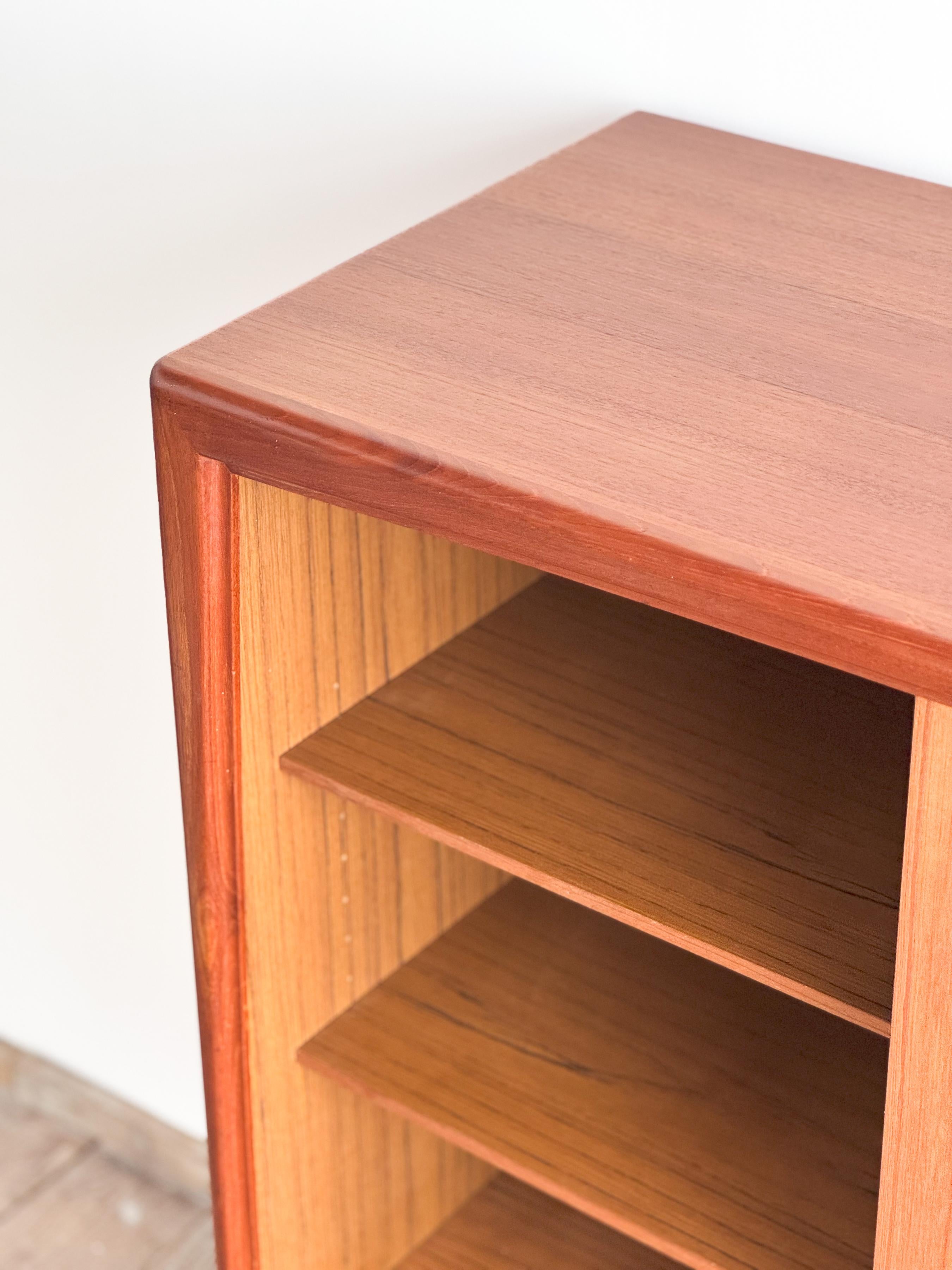 Credenza o mobile danese moderno di metà secolo in teak di Axel Christensen Odder in vendita 10