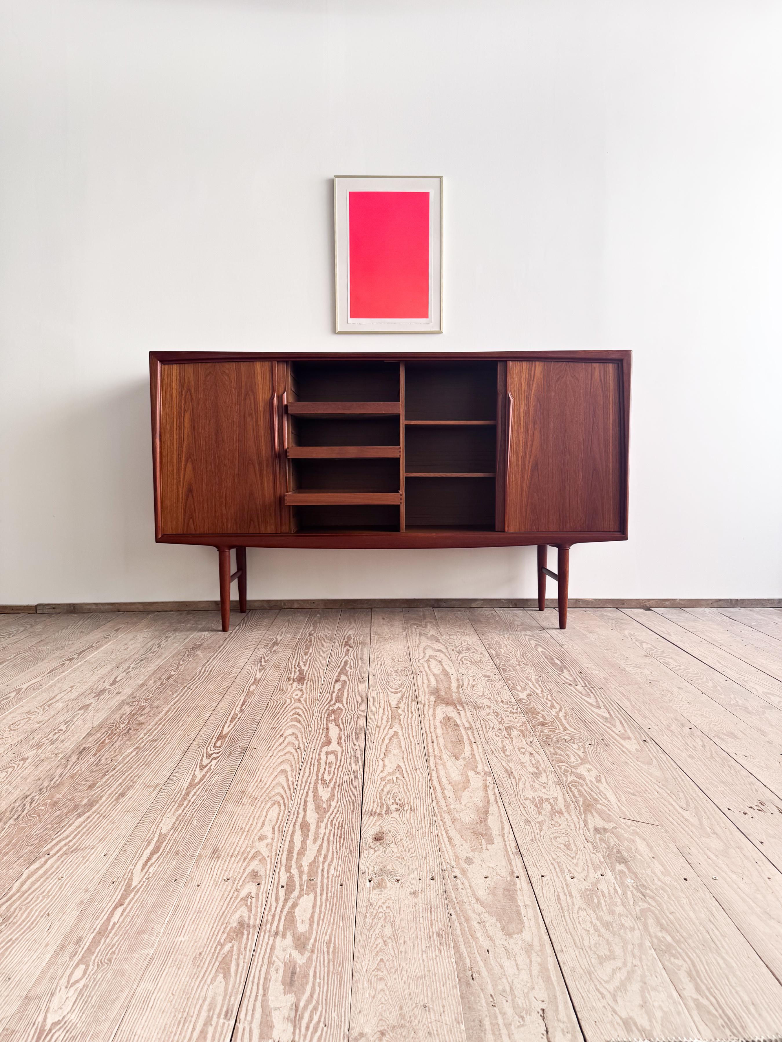 Credenza o mobile danese moderno di metà secolo in teak di Axel Christensen Odder In condizioni buone in vendita a München, Bavaria