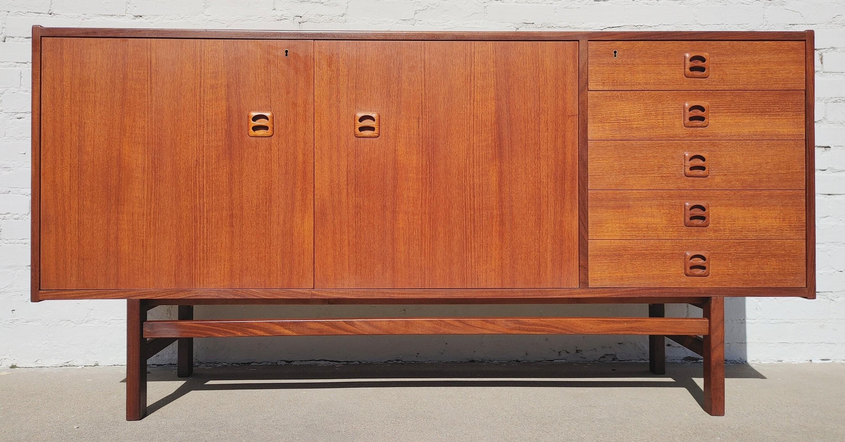 Mid Century Modern Danish Inspired Teak Cabinet For Sale 7