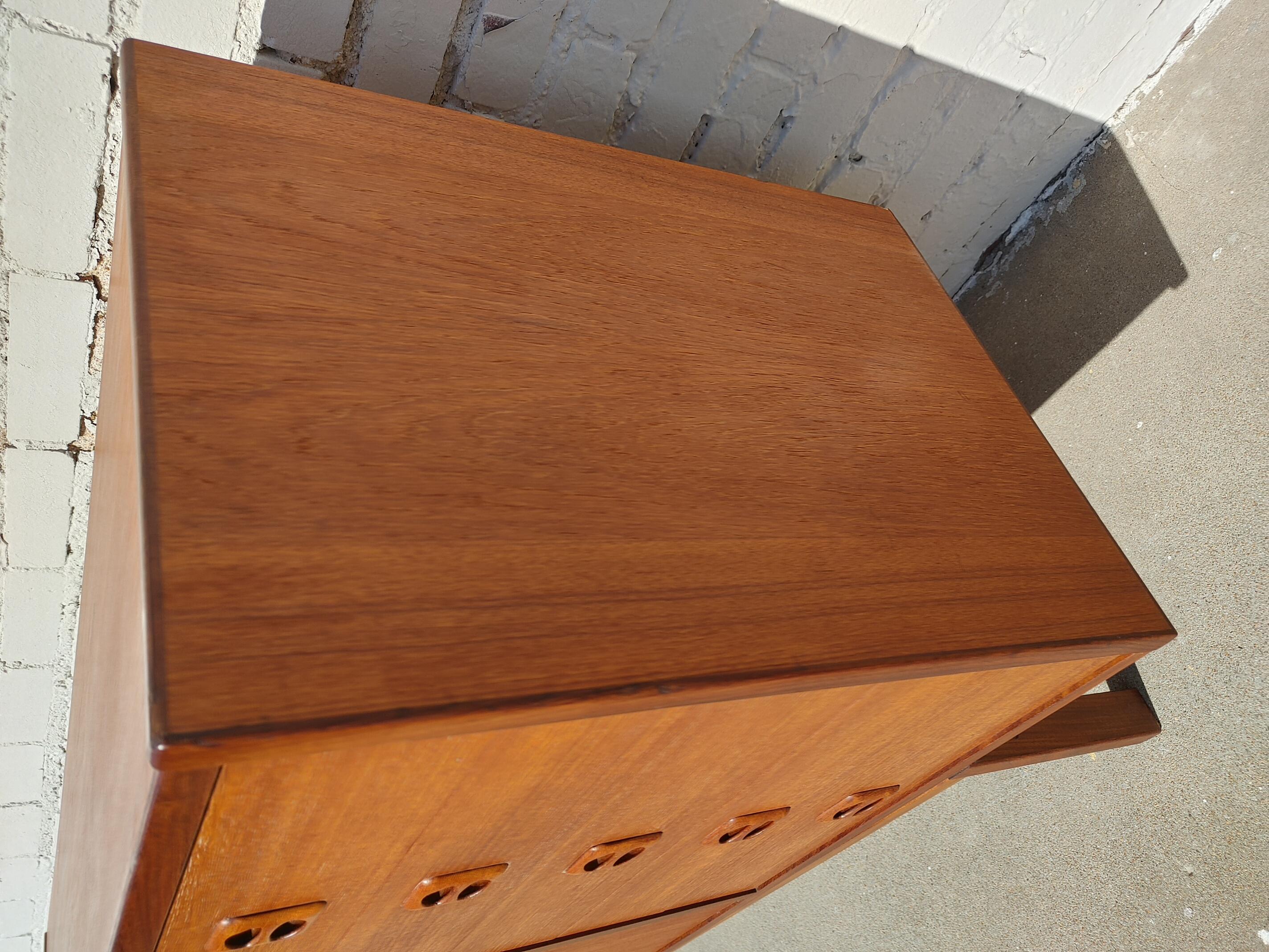 Armadio in teak di ispirazione danese del Mid Century Modern in vendita 6