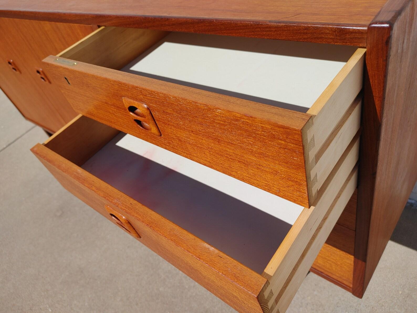 Mid Century Modern Danish Inspired Teak Cabinet In Good Condition For Sale In Tulsa, OK
