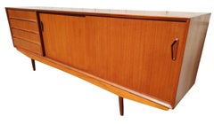 Dänische inspirierte Teakholz-Anrichte, Mid-Century Modern