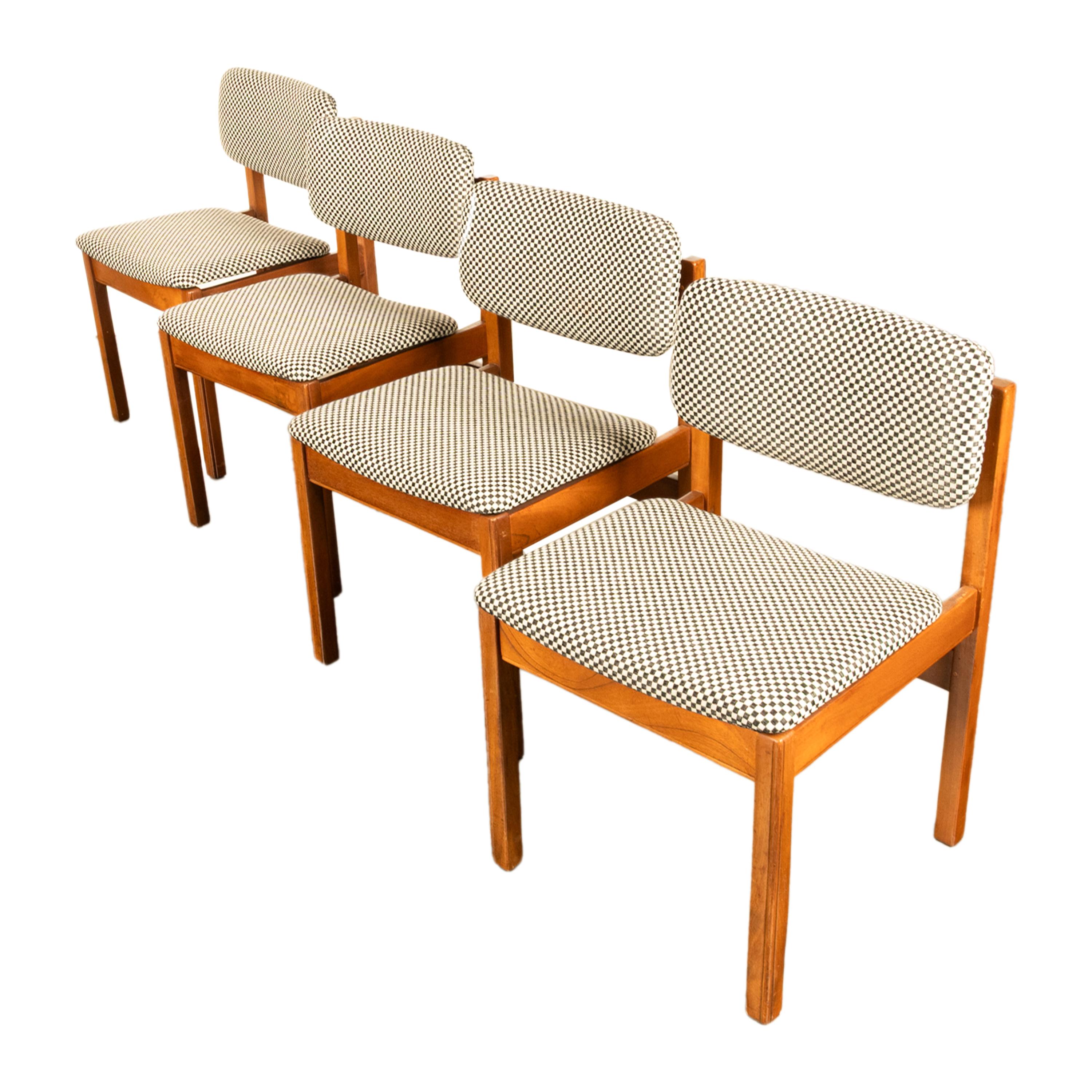 Set di 4 sedie da pranzo in teak del 1960 rivestite in stile Mid Century Modern Danish Jens Risom In condizioni buone in vendita a Portland, OR