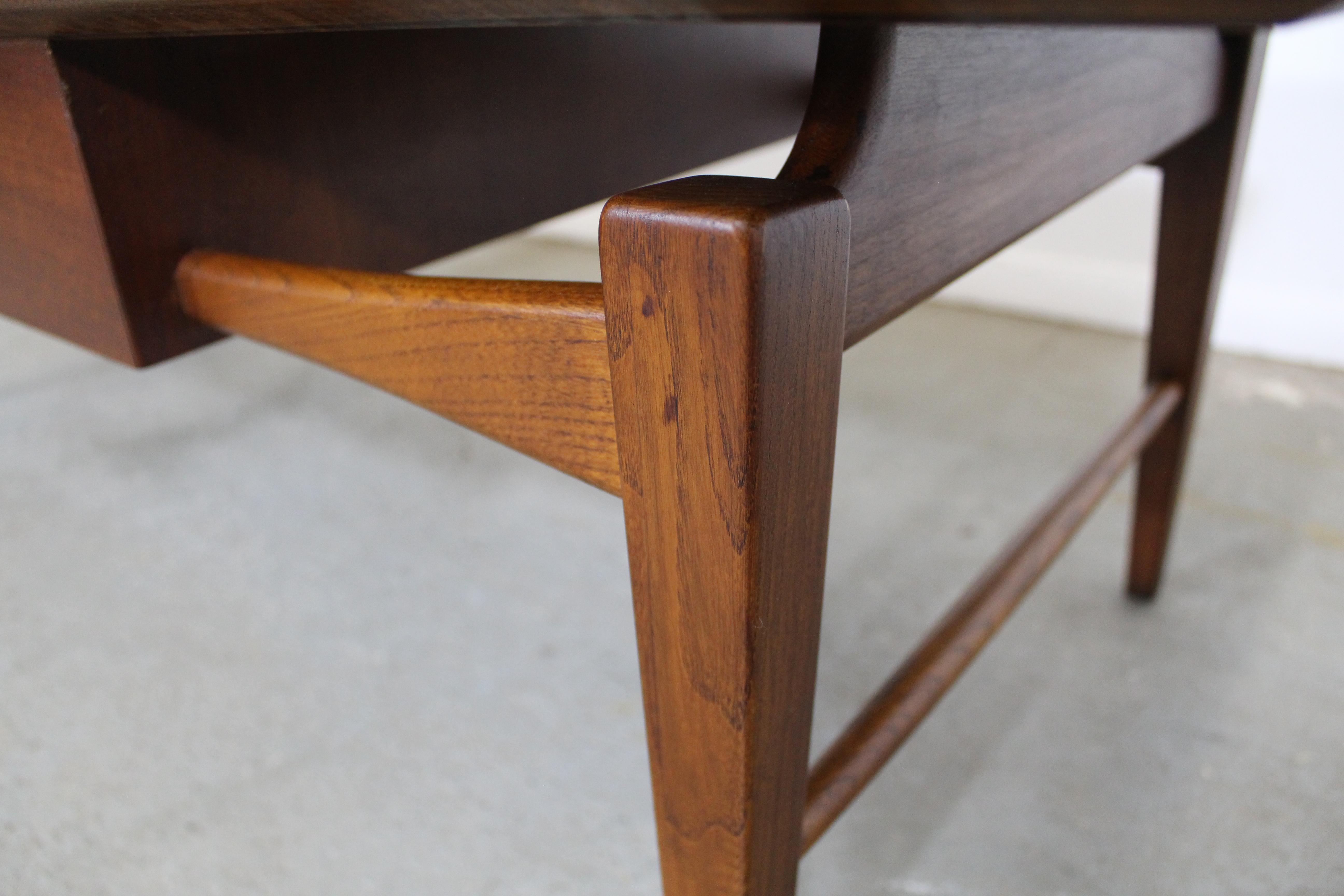Mid-Century Modern Danish Lane 'Esteem' Caned Floating Top Coffee Table 98301 In Good Condition In Wilmington, DE