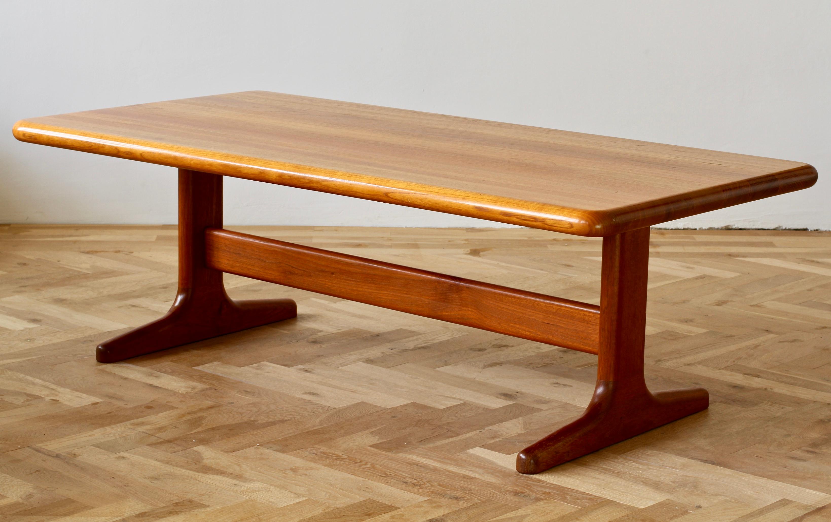 Mid-Century Modern The Modernity Danish Large Teak Coffee Center Table, Glostrup Denmark 1960s en vente