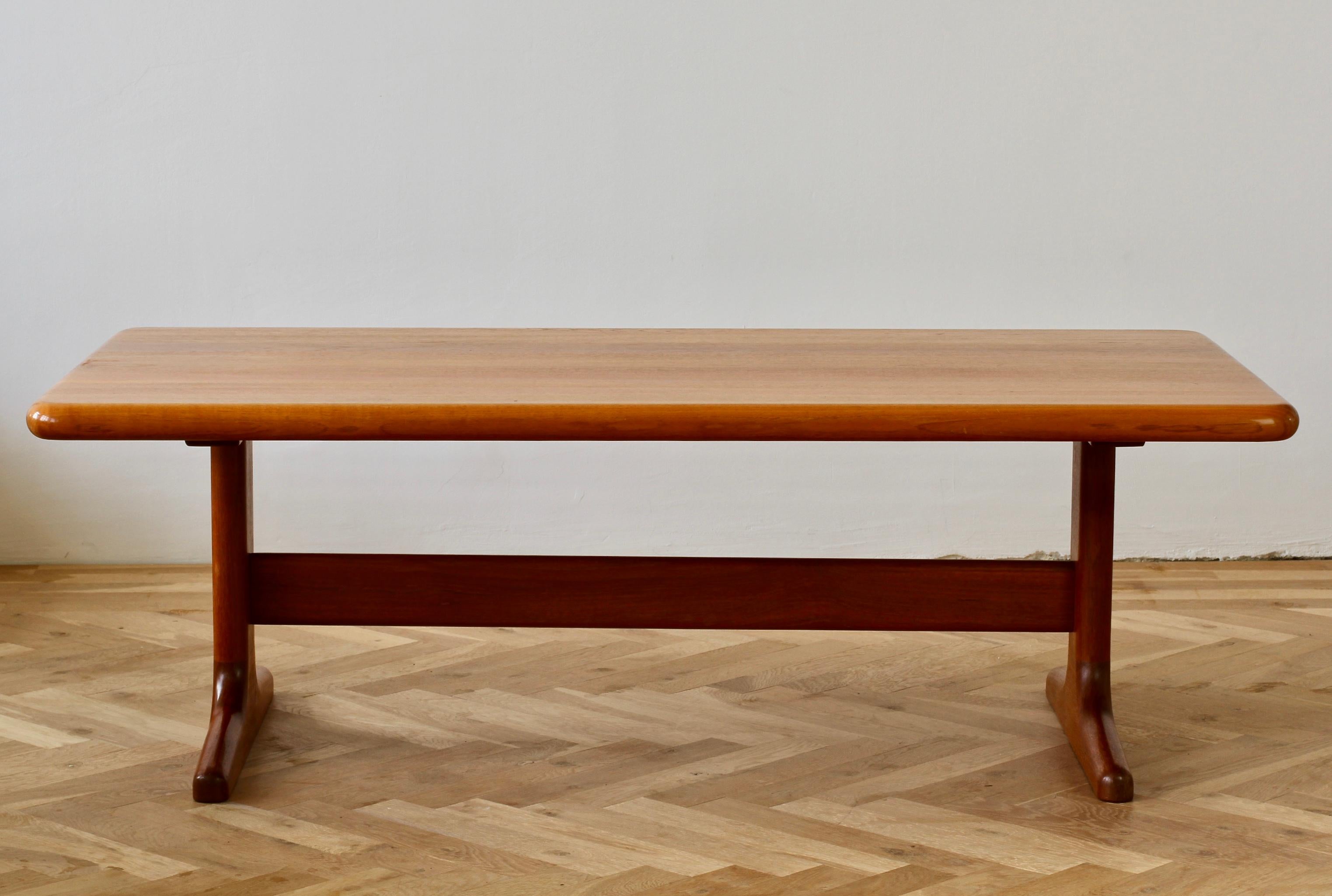 Danois The Modernity Danish Large Teak Coffee Center Table, Glostrup Denmark 1960s en vente