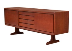 Mid-Century Modern Danish Long Teak Credenza mit Tambour-Türen