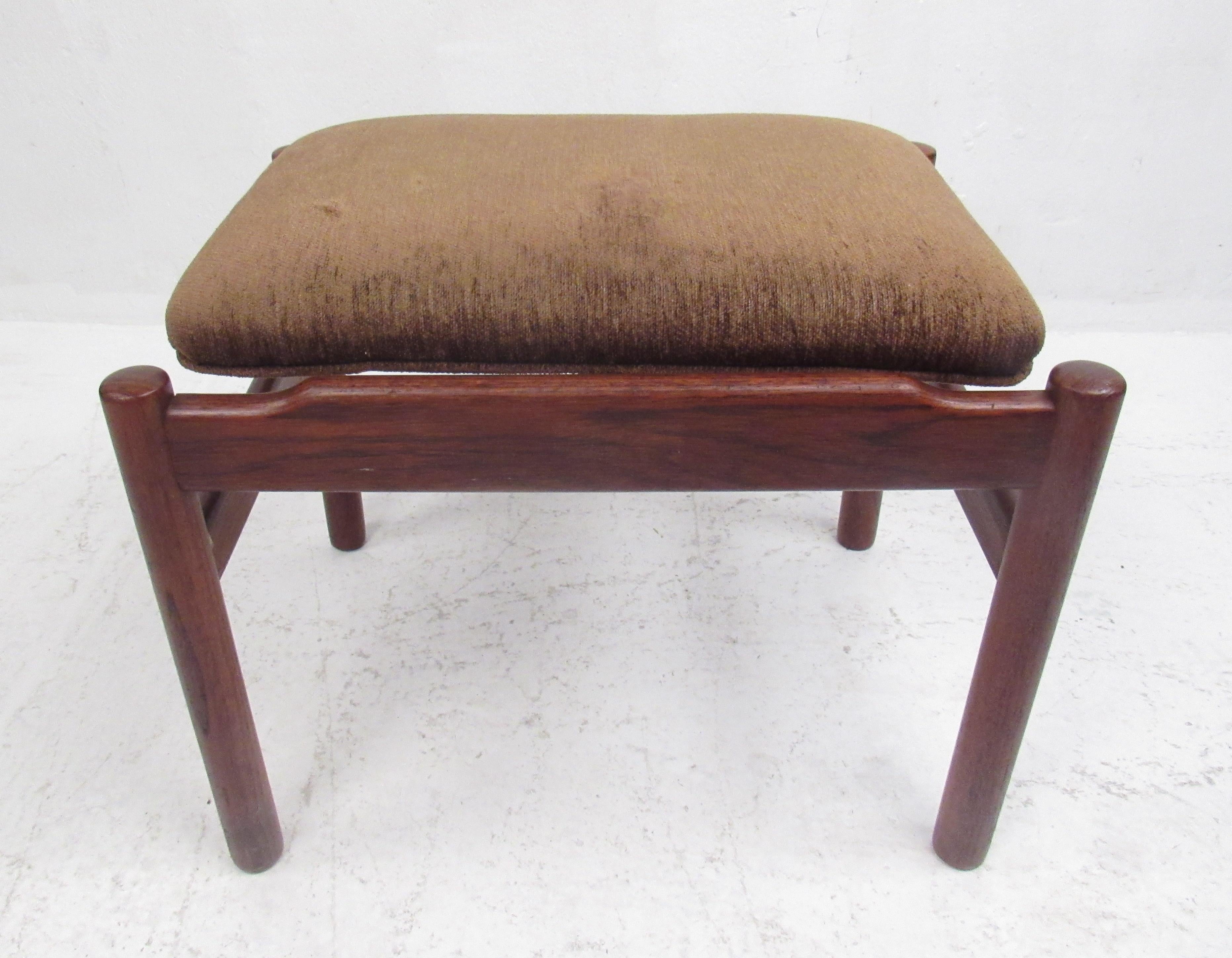 Mid-Century Modern Danish Lounge Chair and Ottoman For Sale 2