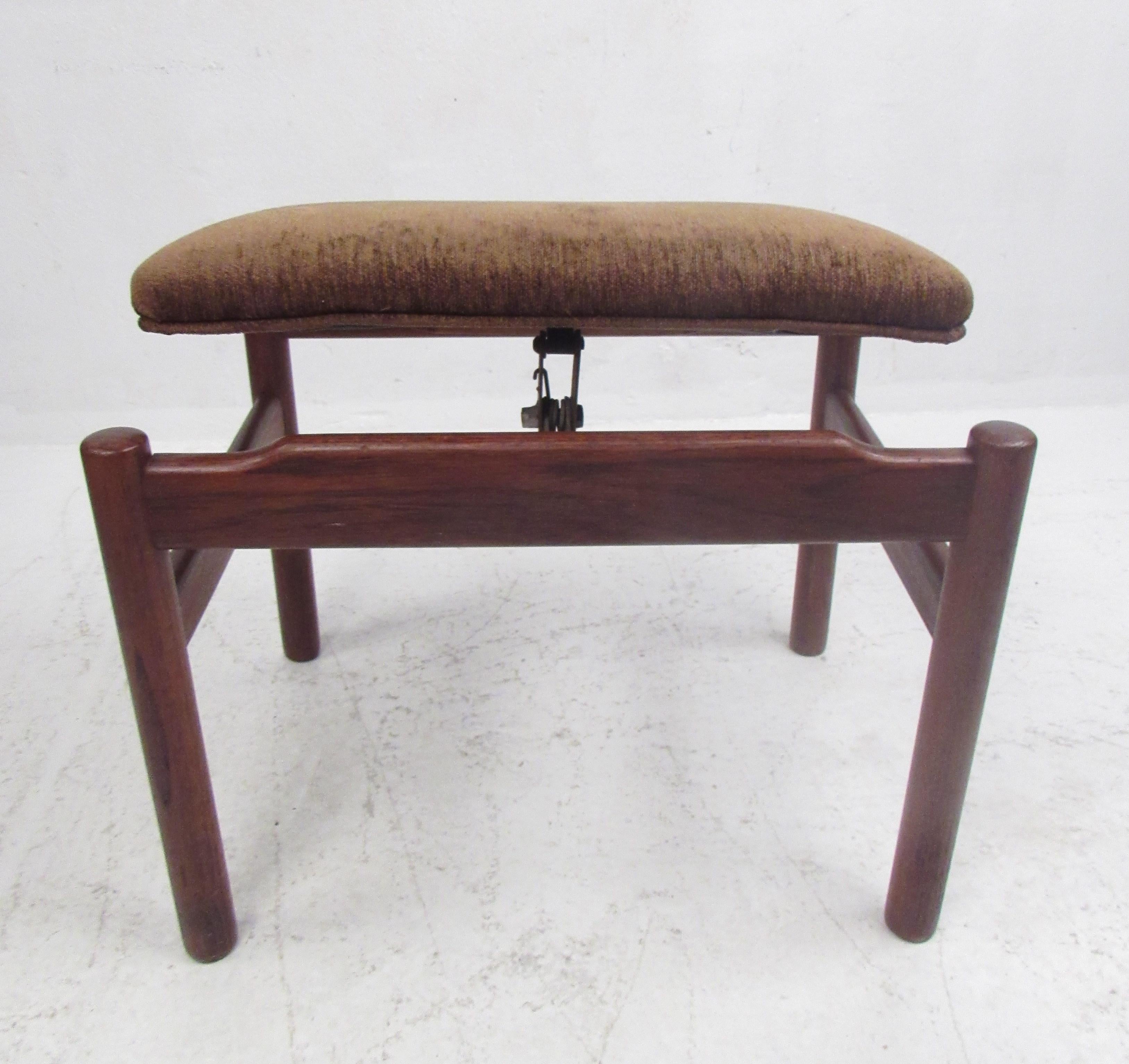 Mid-Century Modern Danish Lounge Chair and Ottoman For Sale 4