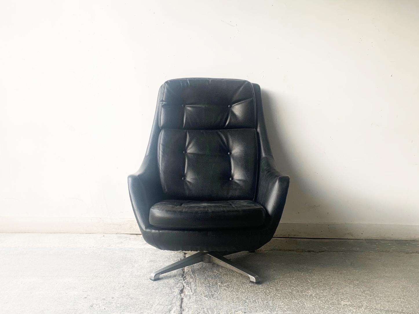 20th Century Mid century modern Danish lounge chair by Kanari For Sale
