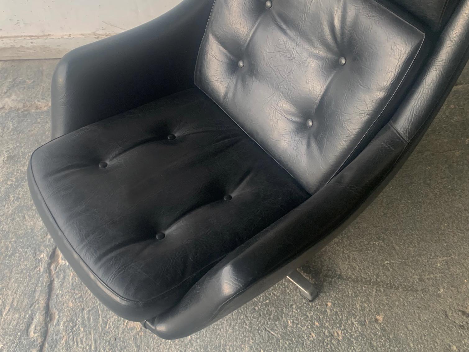 Steel Mid century modern Danish lounge chair by Kanari For Sale