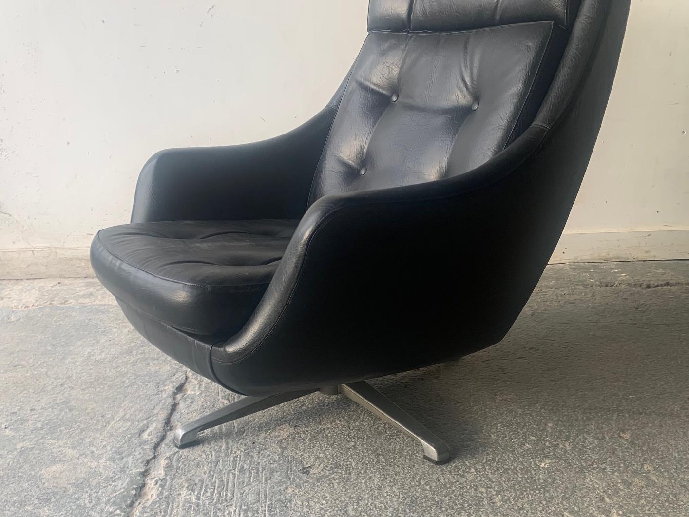 Mid century modern Danish lounge chair by Kanari For Sale 2