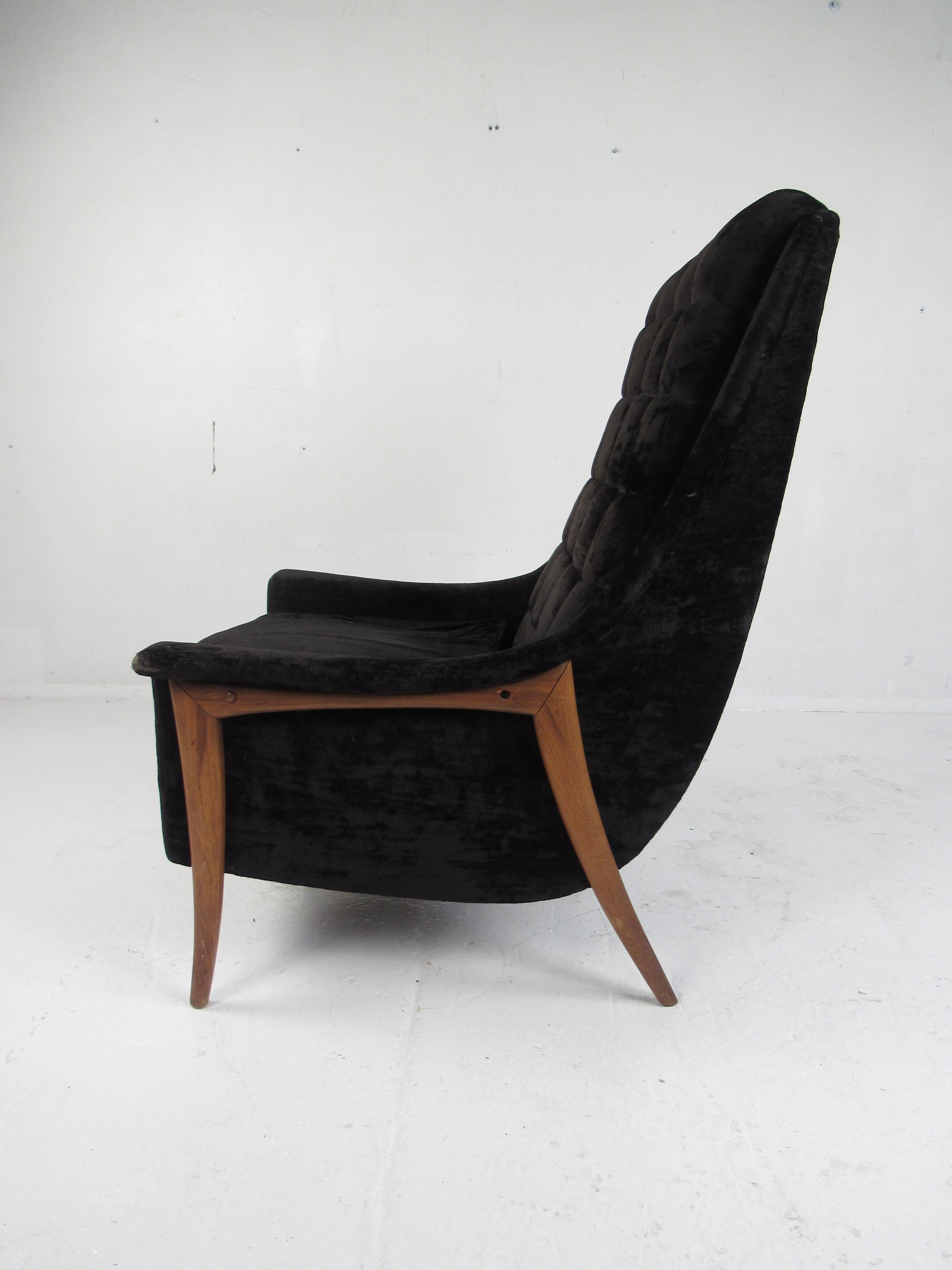 Mid-Century Modern Danish Lounge Chair In Good Condition For Sale In Brooklyn, NY