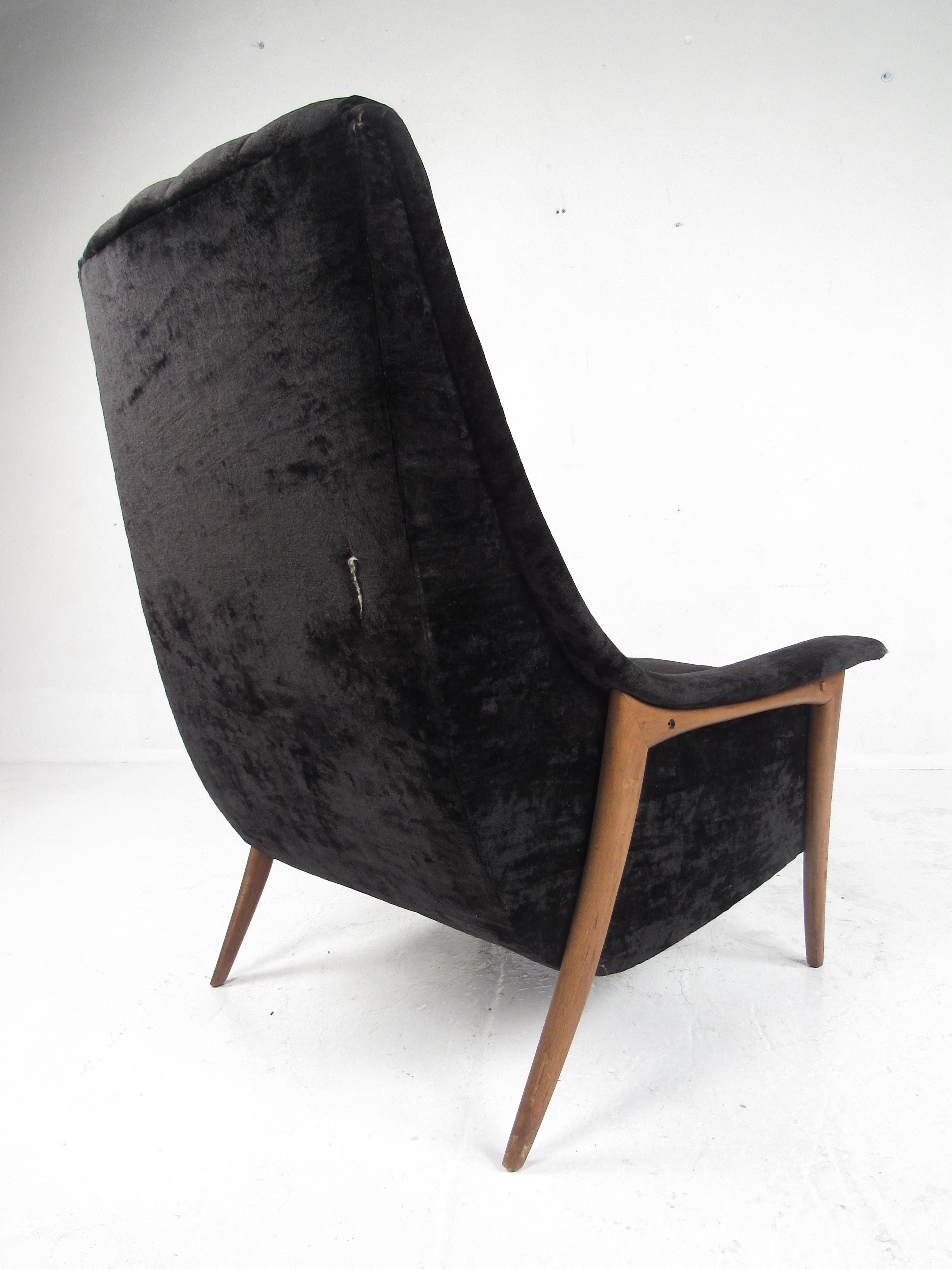 Upholstery Mid-Century Modern Danish Lounge Chair For Sale