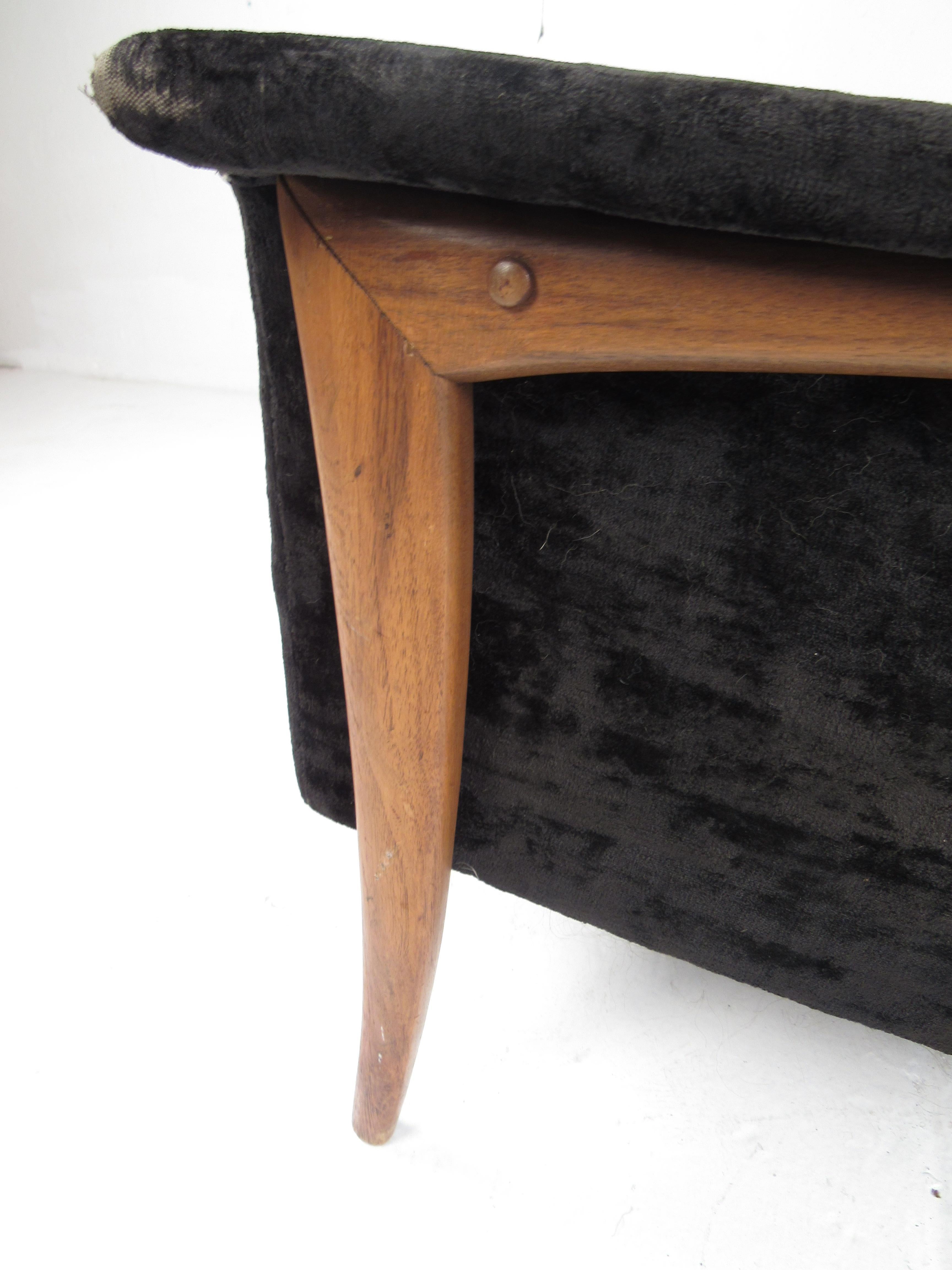 Mid-Century Modern Danish Lounge Chair For Sale 2