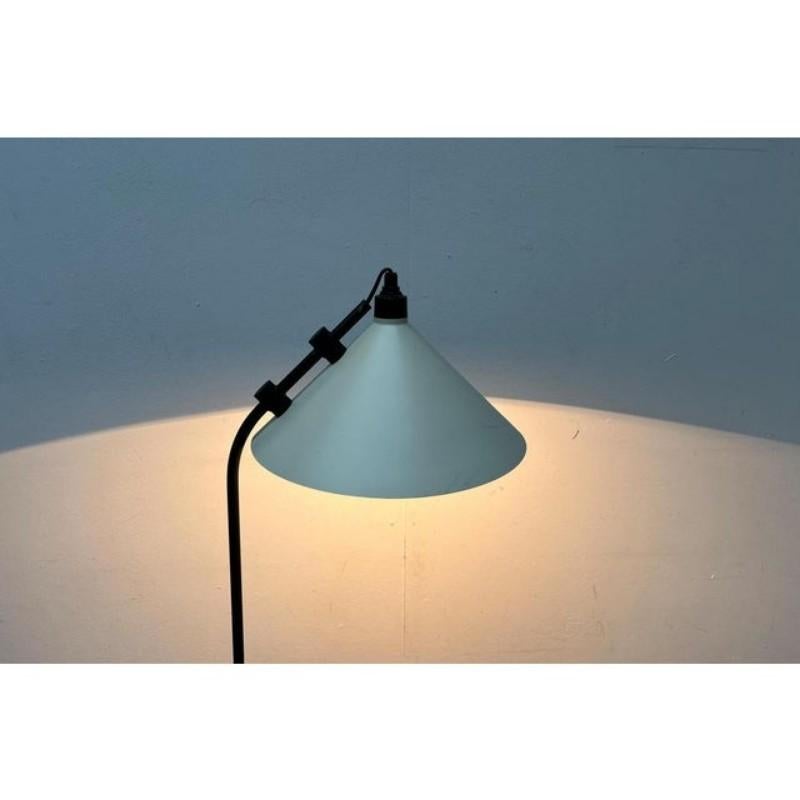 Métal Lampadaire minimaliste danois moderne du milieu du siècle, années 1960 en vente