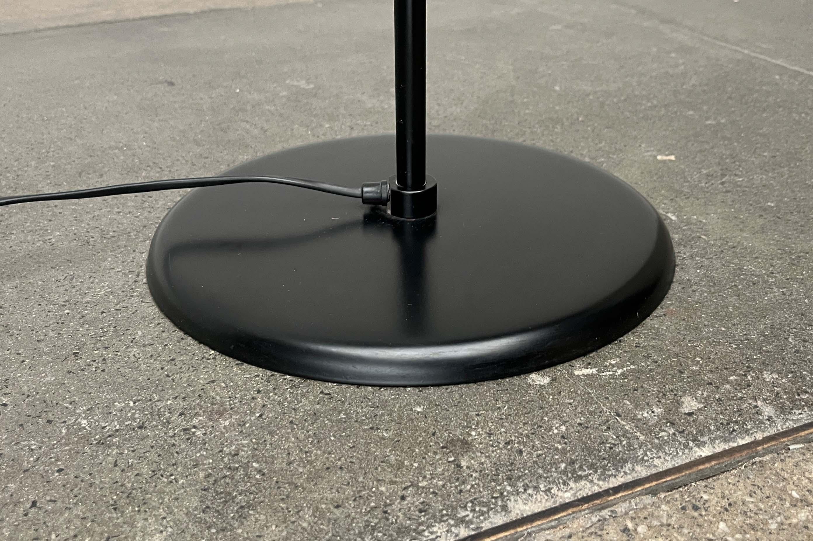 Lámpara de pie minimalista danesa de mediados de siglo de Abo Randers en venta 3