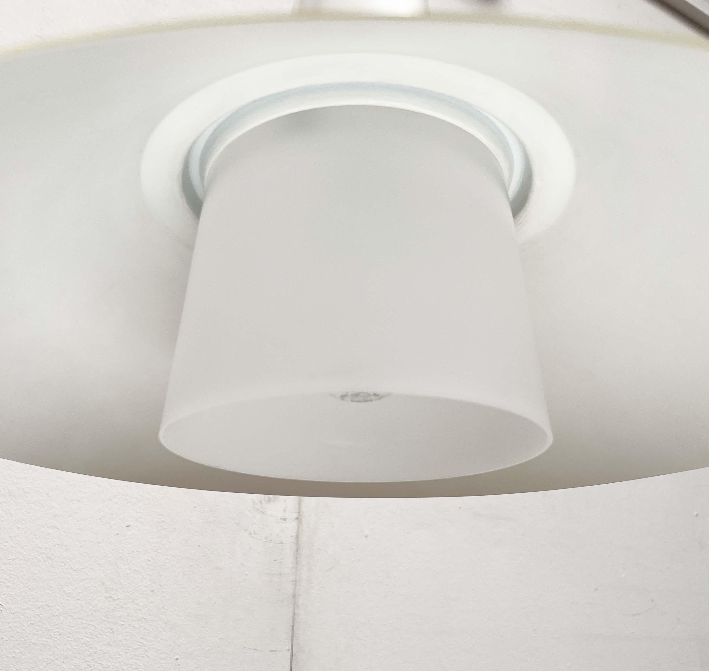 Lampada a sospensione minimalista danese della metà del secolo, anni '60 in vendita 5