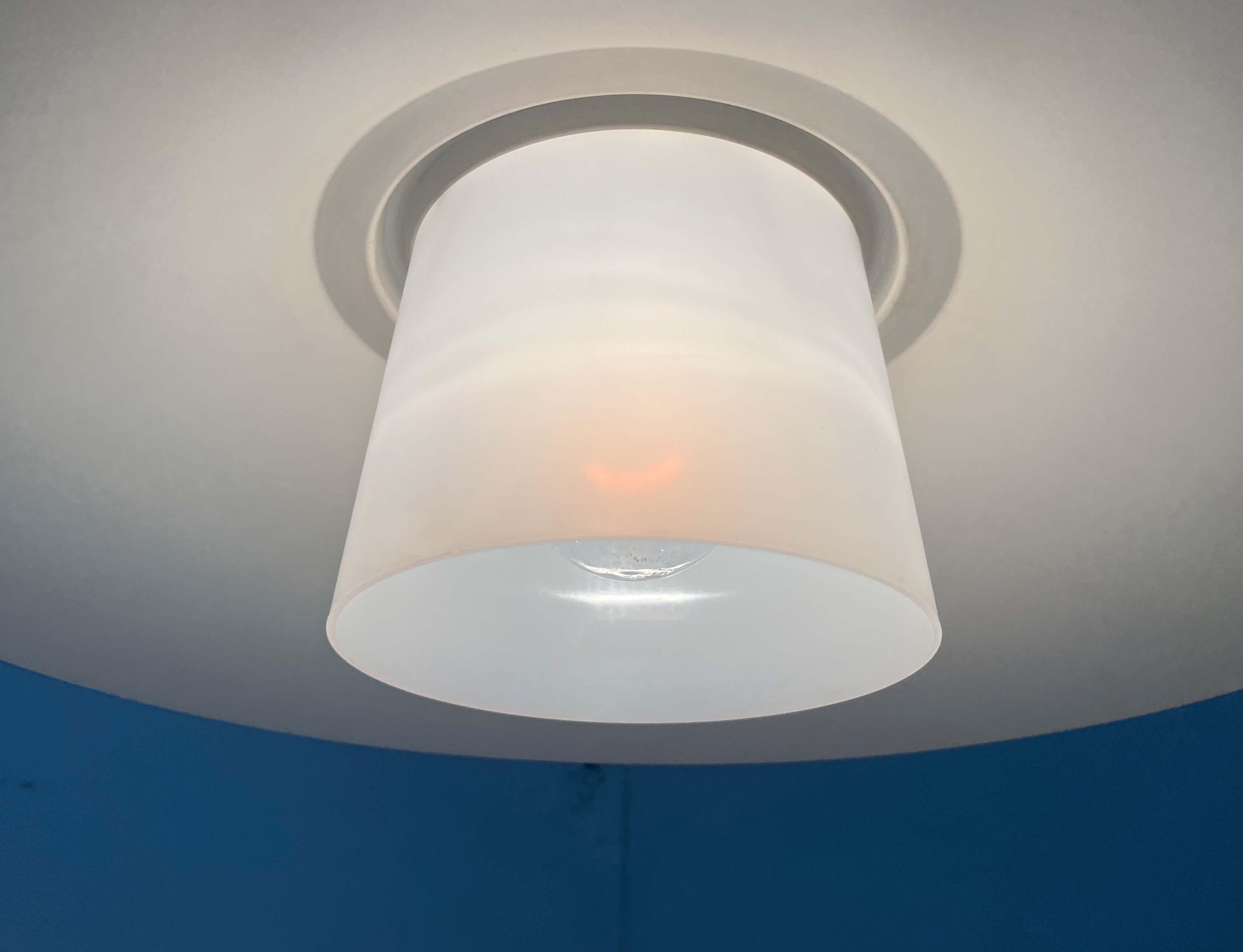 Lampada a sospensione minimalista danese della metà del secolo, anni '60 in vendita 9