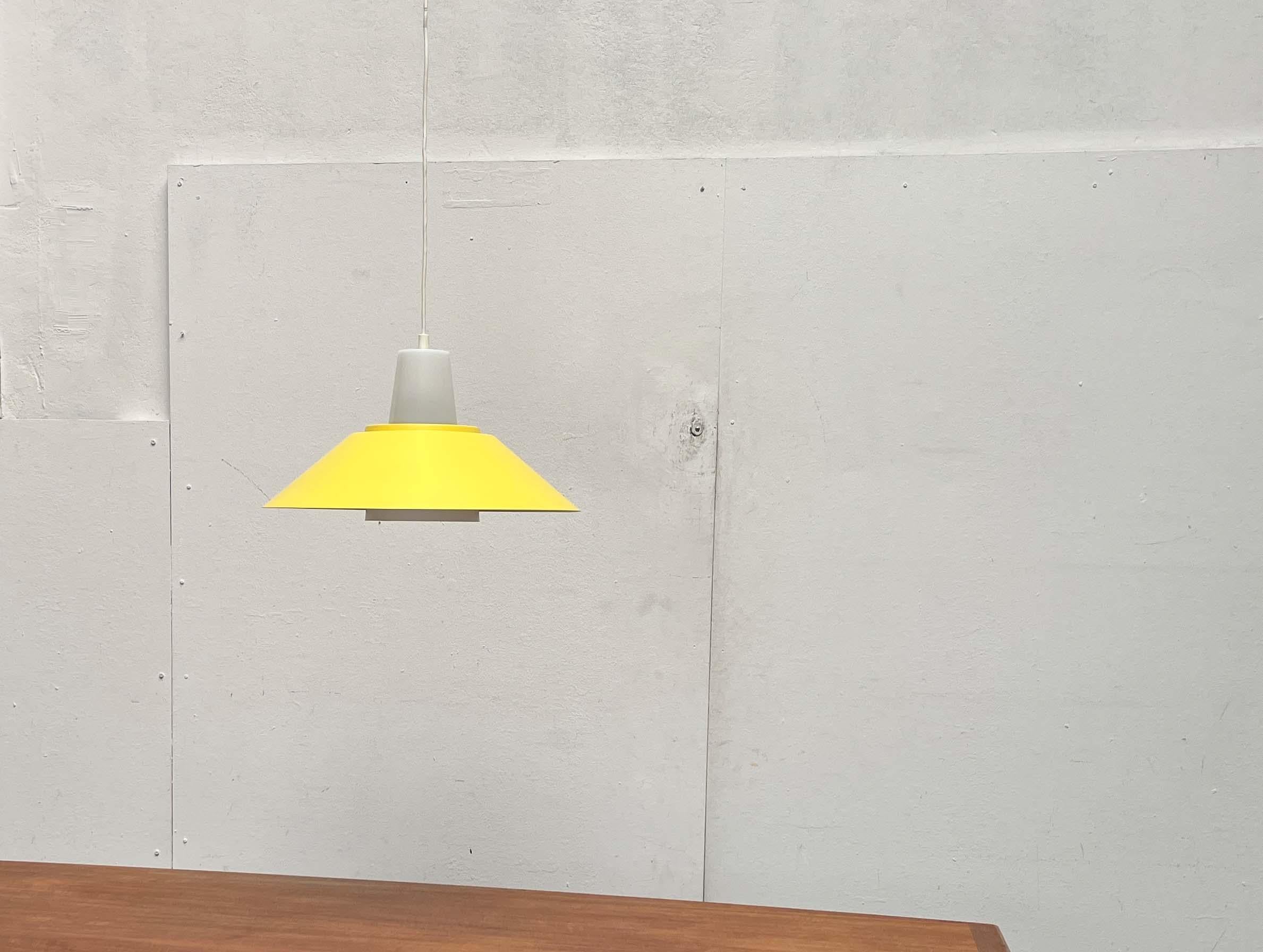 Metallo Lampada a sospensione minimalista danese della metà del secolo, anni '60 in vendita
