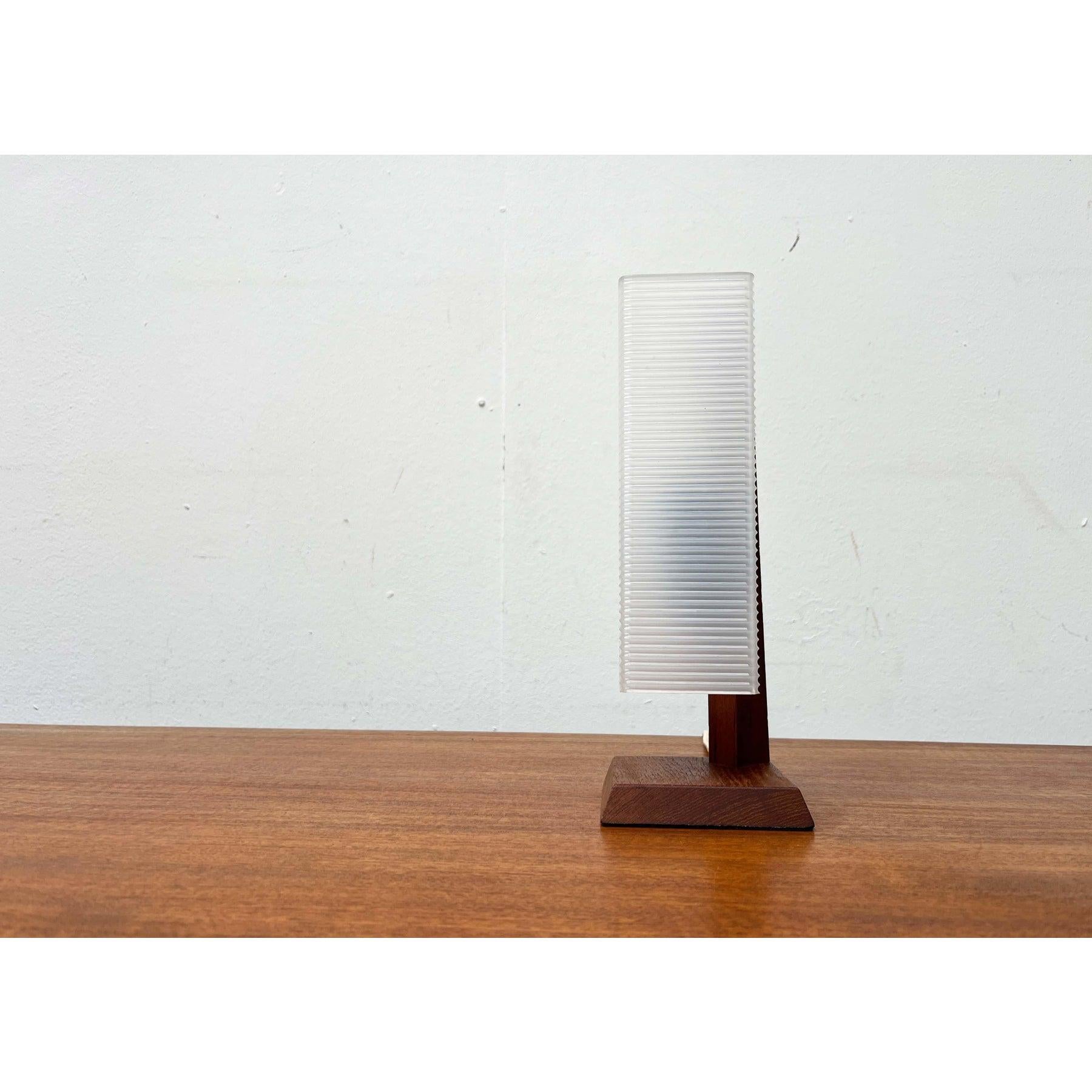 Lámpara de mesa danesa minimalista de teca de mediados de siglo, años 60 en venta 8