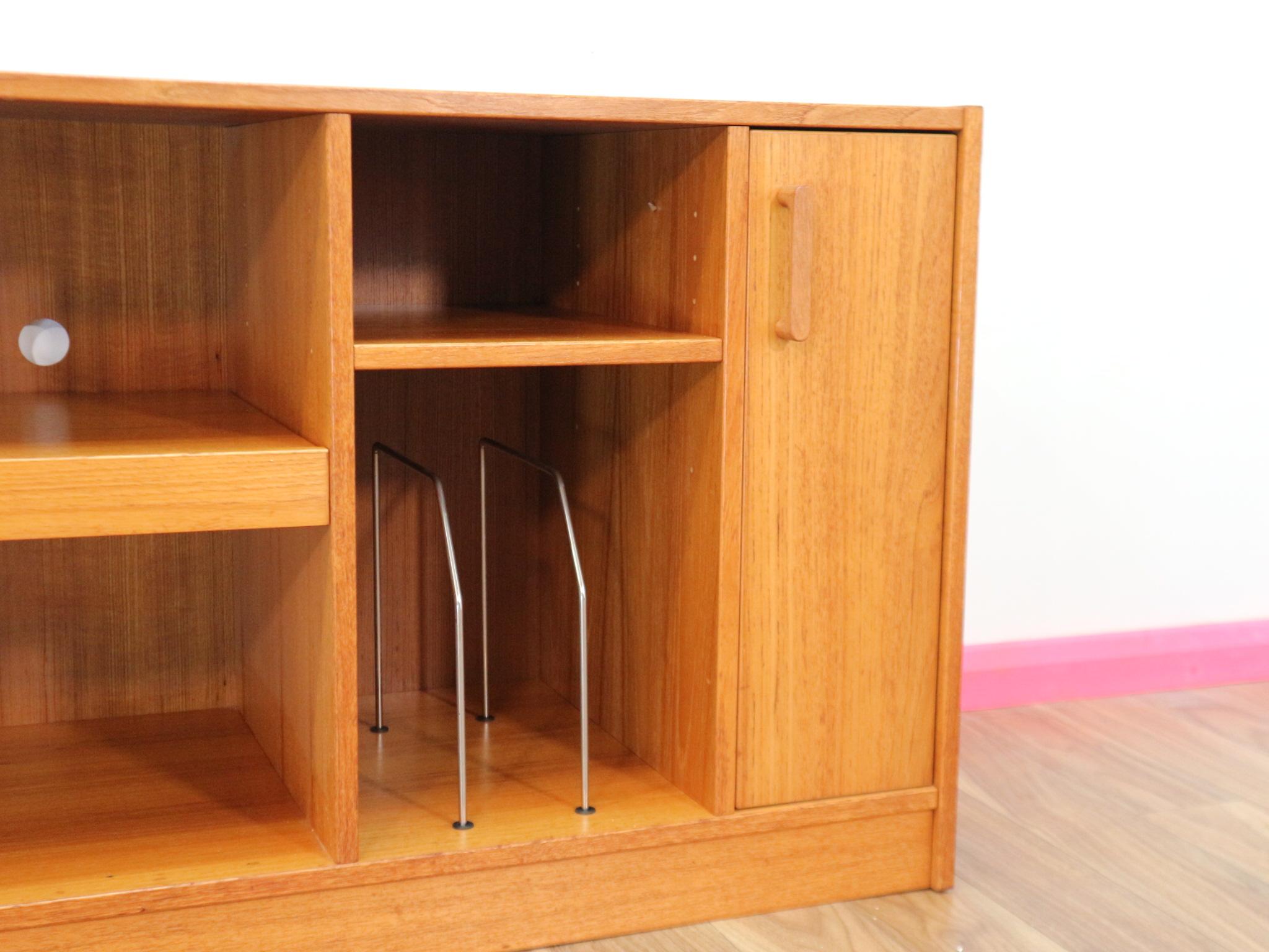 Mid Century Modern Danish Mobler Teak TV Media Record Cabinet In Good Condition In Los Angeles, CA