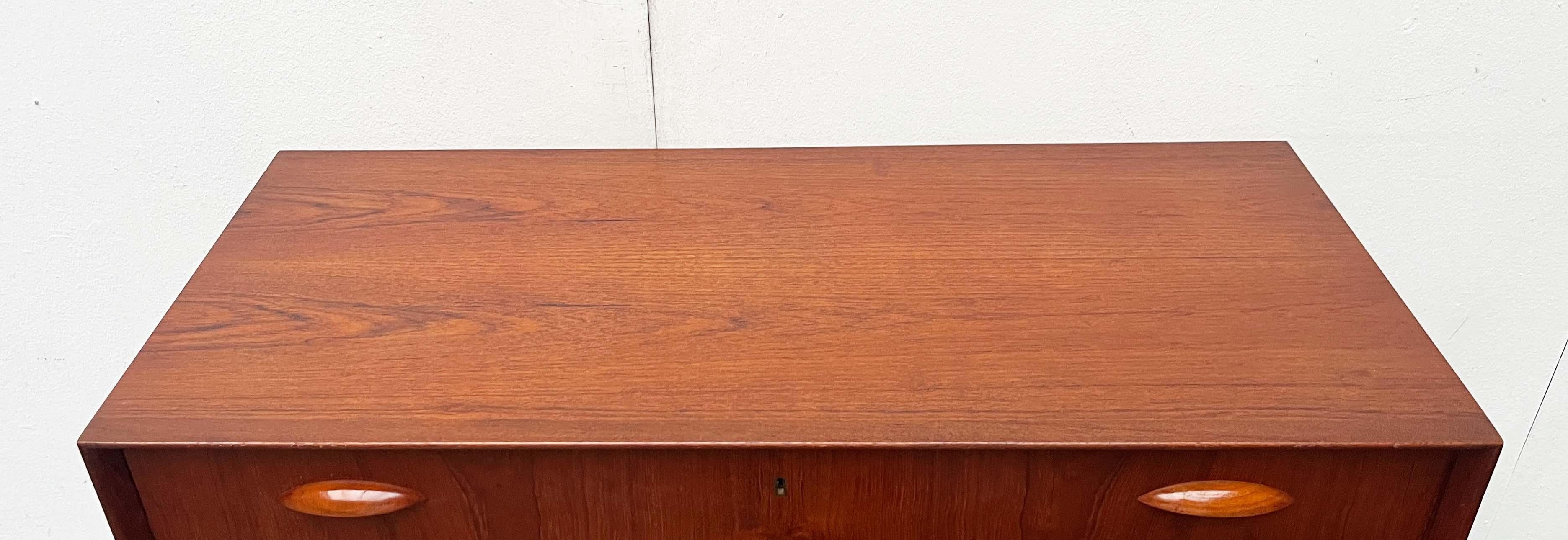 Cassettiera danese moderna di metà secolo modello 314 in teak, Johannes Sorth, Nexø in vendita 7