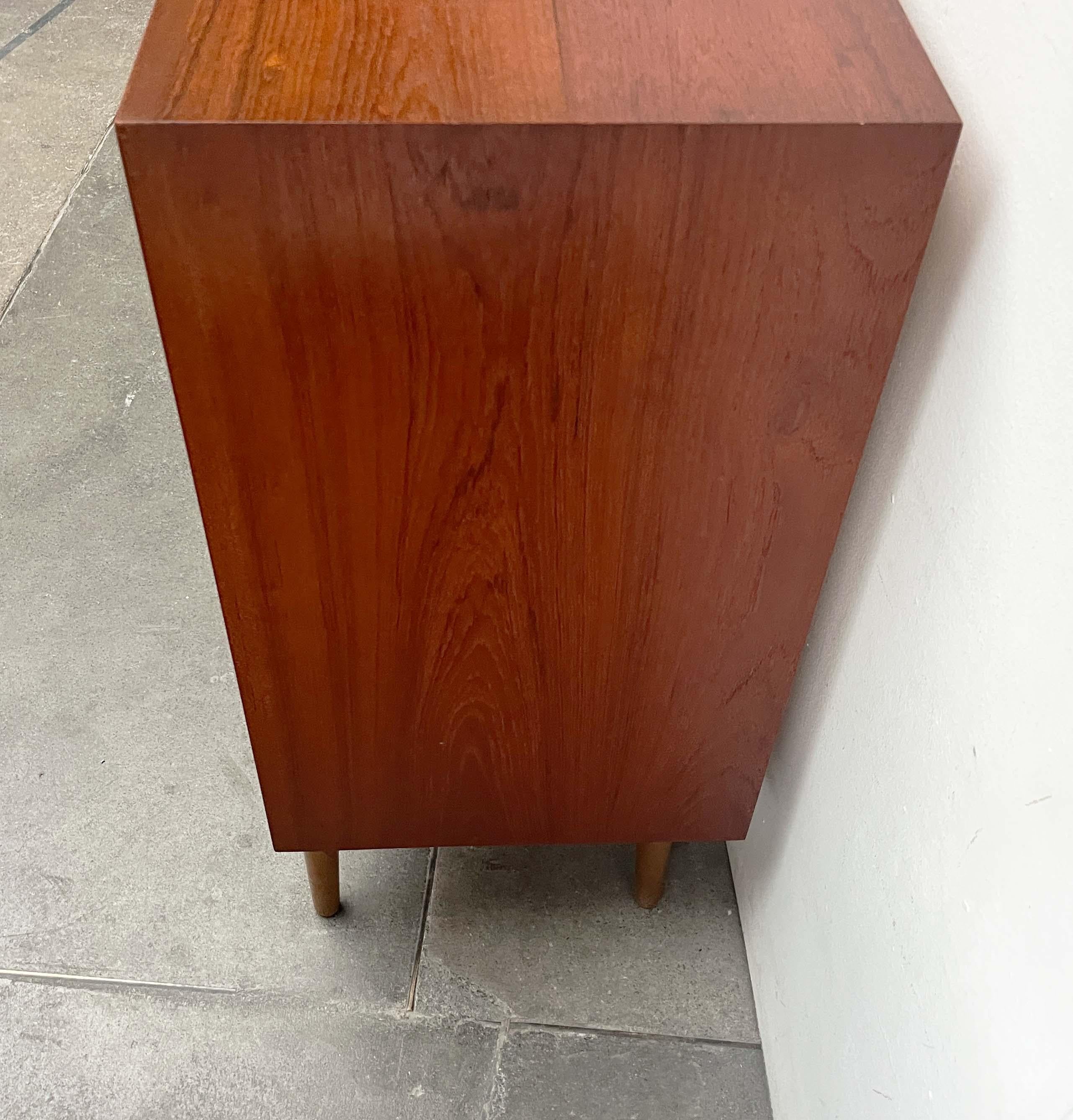 Cassettiera danese moderna di metà secolo modello 314 in teak, Johannes Sorth, Nexø in vendita 8