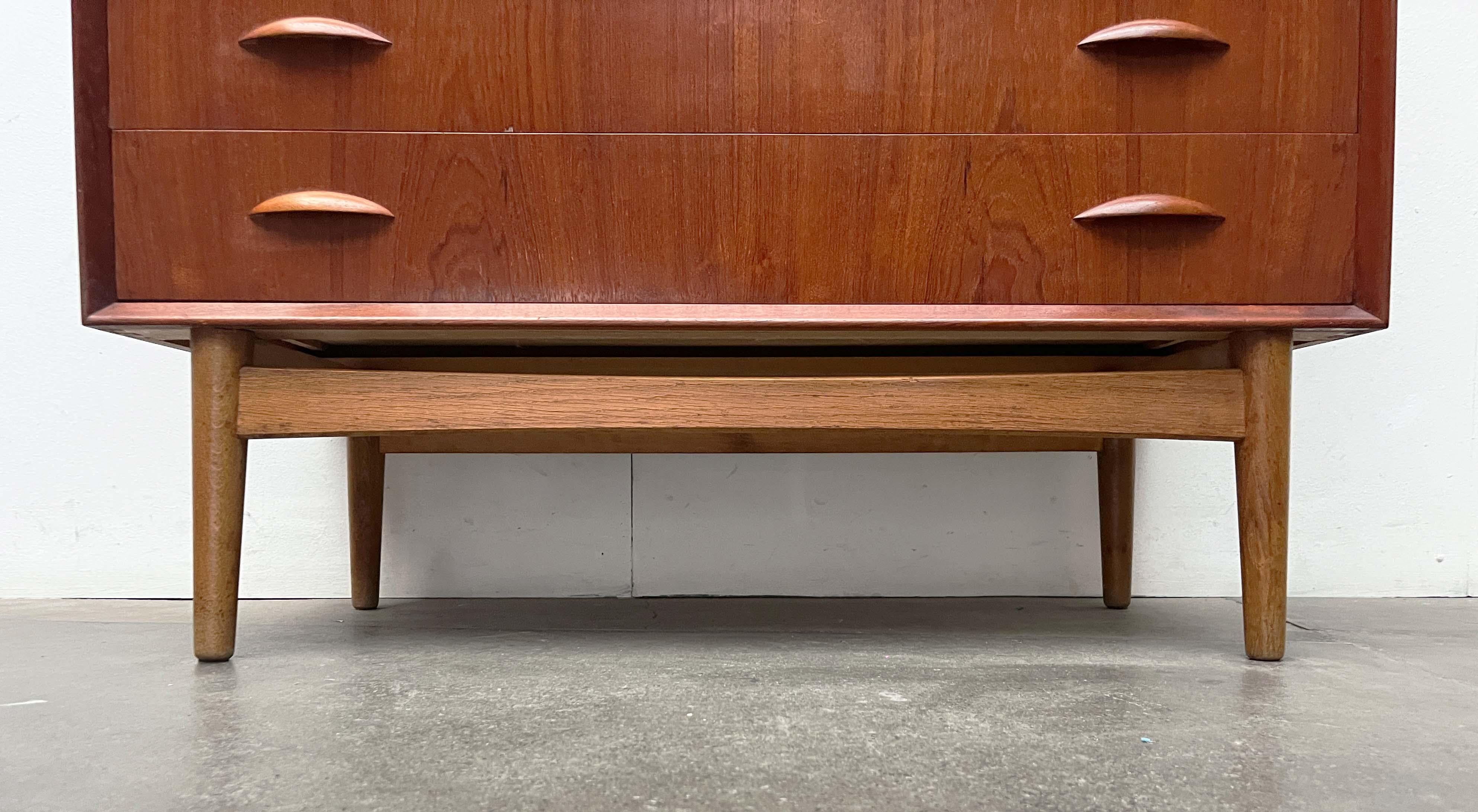 Cassettiera danese moderna di metà secolo modello 314 in teak, Johannes Sorth, Nexø in vendita 1