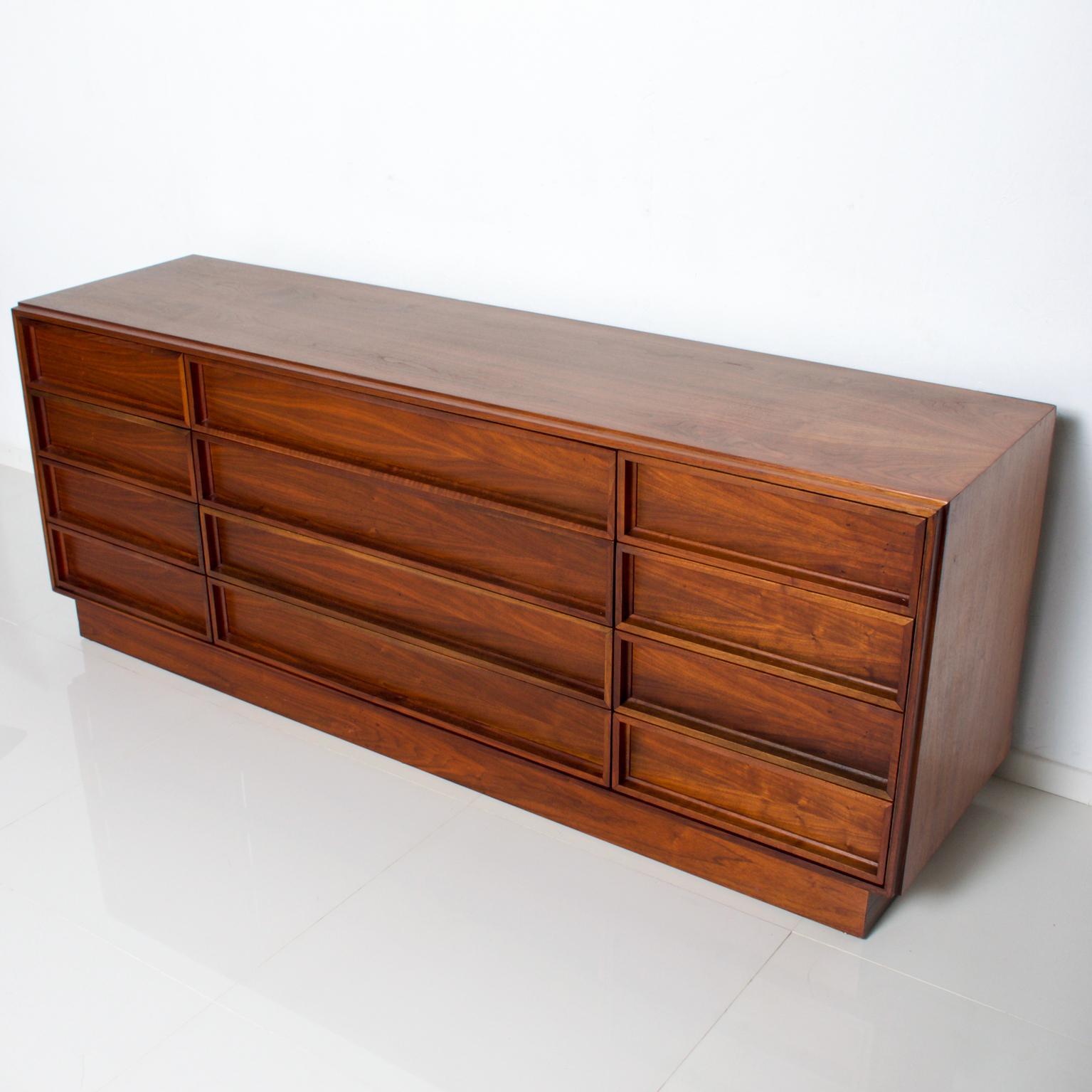 For Your Consideration: Clean Classic Danish Modern Walnut Wood Dresser by John Keal for Brown Saltman
Original Unrestored Very Good Vintage Condition. Consider as a storage buffet or chest.
Dimensions are: 72