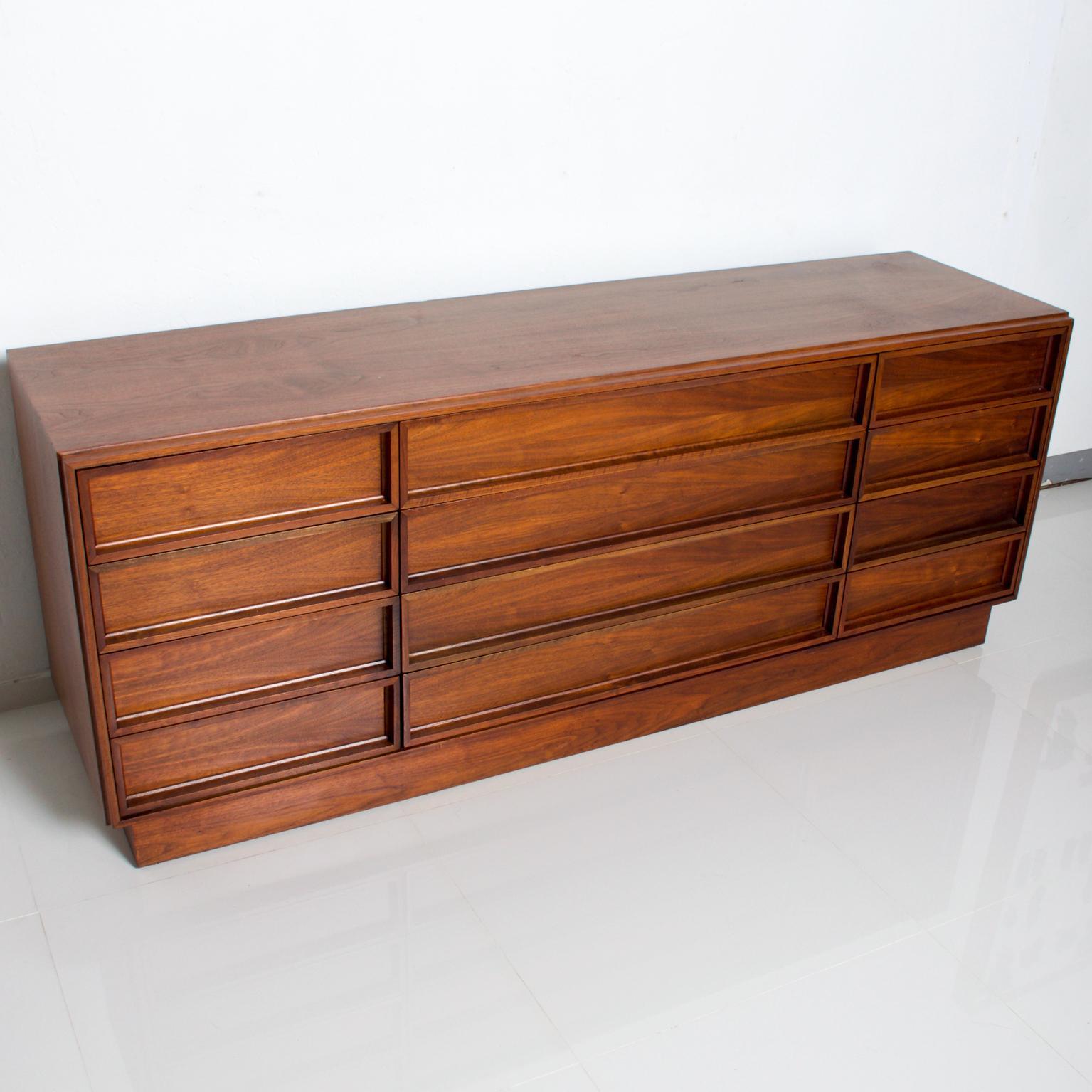 American John Keal Walnut Dresser for Brown Saltman Mid Century Danish Modern 1960s USA