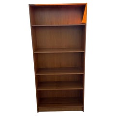 Librería de teca de estilo danés moderno de mediados de siglo Poul Hundevad