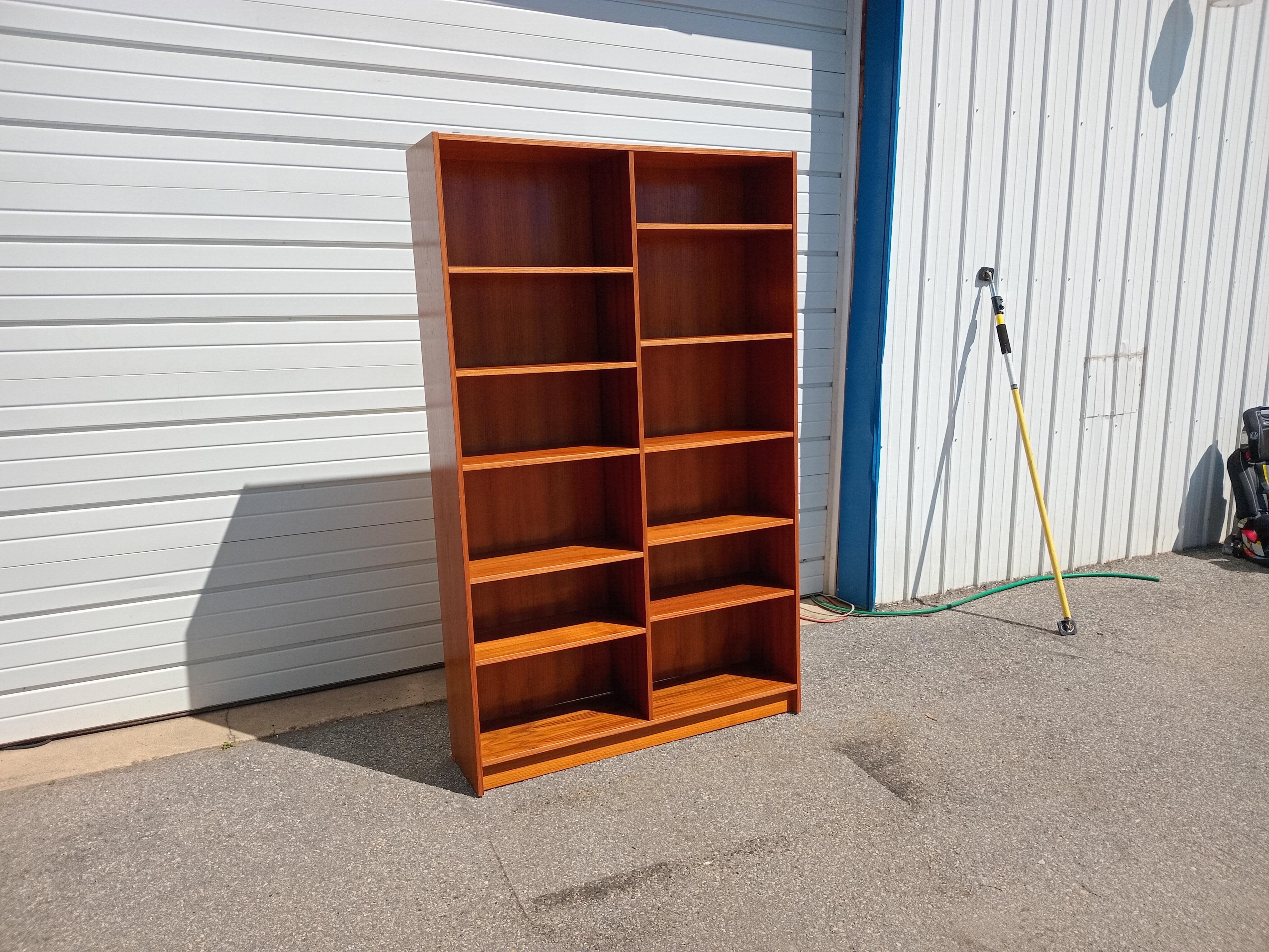 Libreria doppia in teak in stile Poul Hundevad, danese, moderna del metà secolo in vendita 2