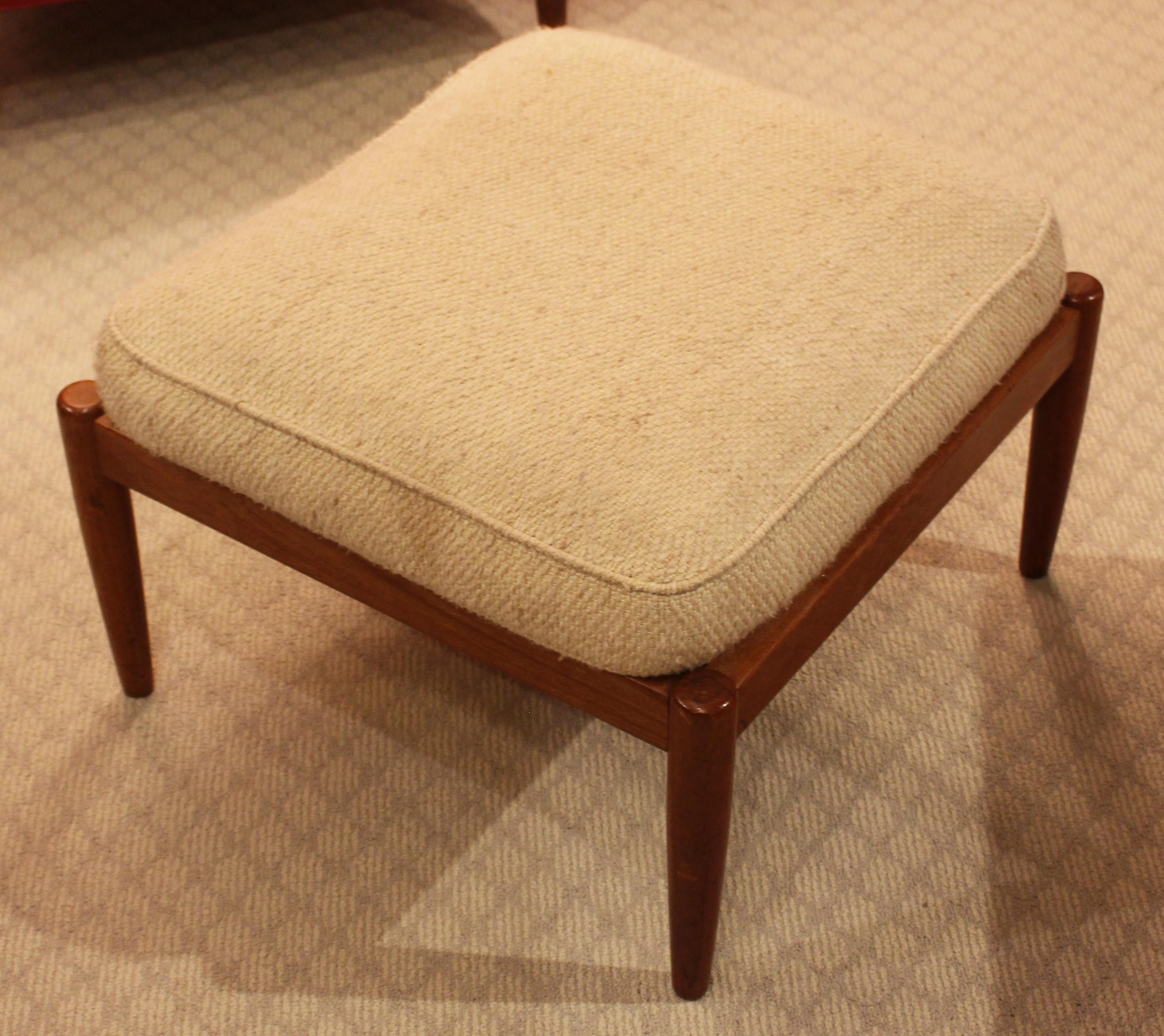 Mid-Century Modern Danish Ottoman by Dux In Good Condition In Chapel Hill, NC