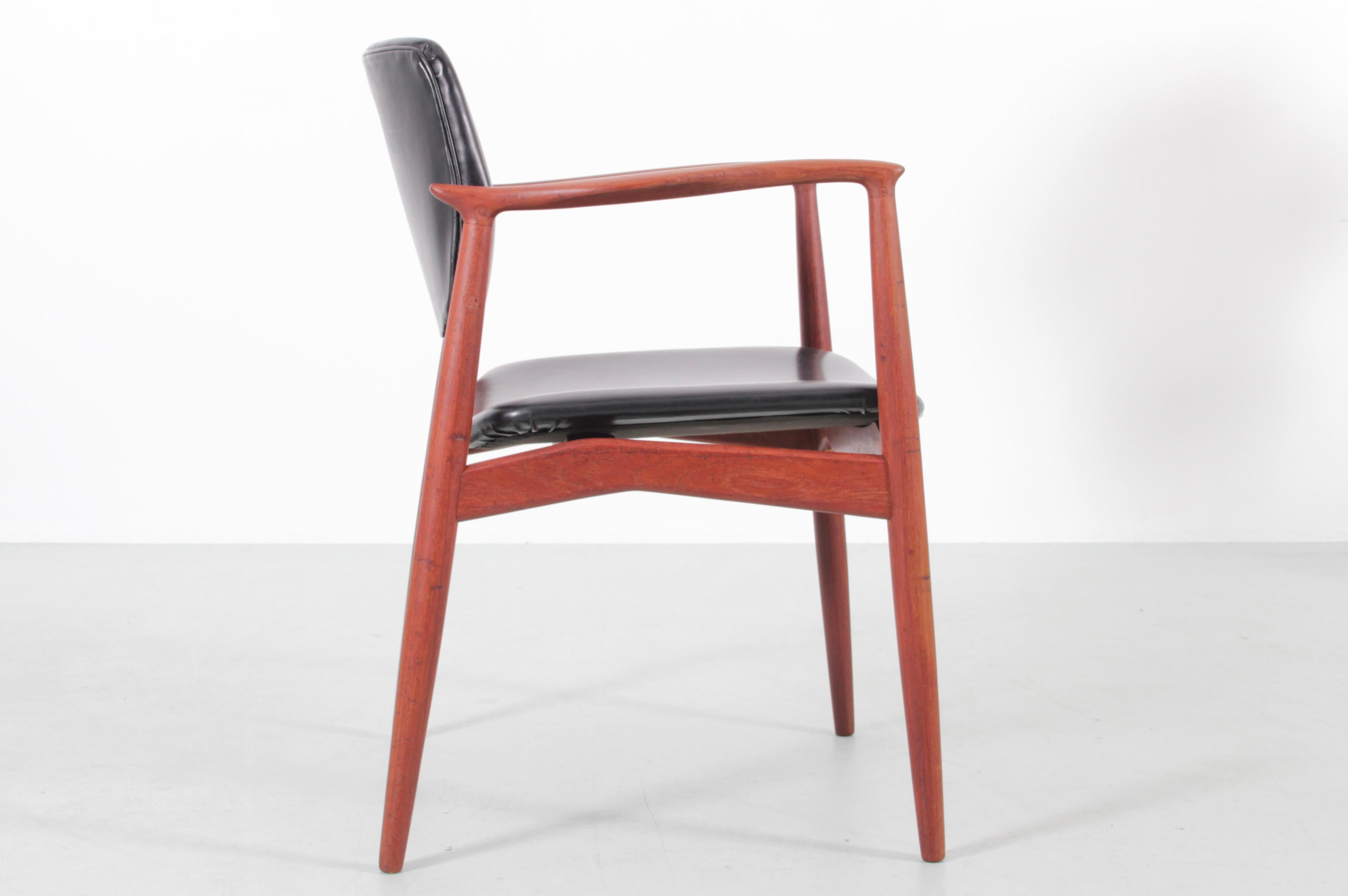 Dänischer Sessel aus der Mitte des Jahrhunderts in Teakholz Model No. 66 von Erik Buck im Angebot 4