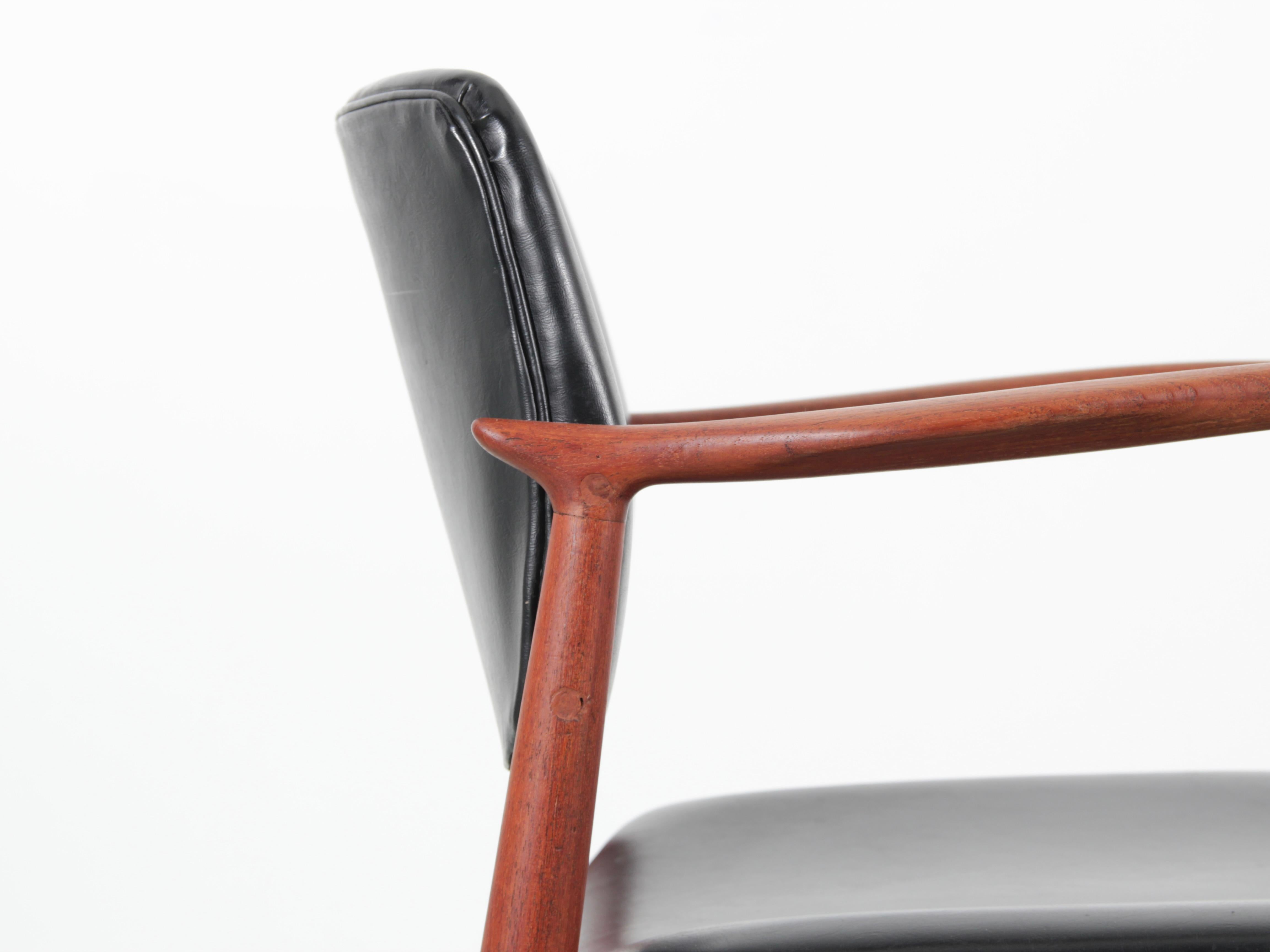 Dänischer Sessel aus der Mitte des Jahrhunderts in Teakholz Model No. 66 von Erik Buck im Angebot 7