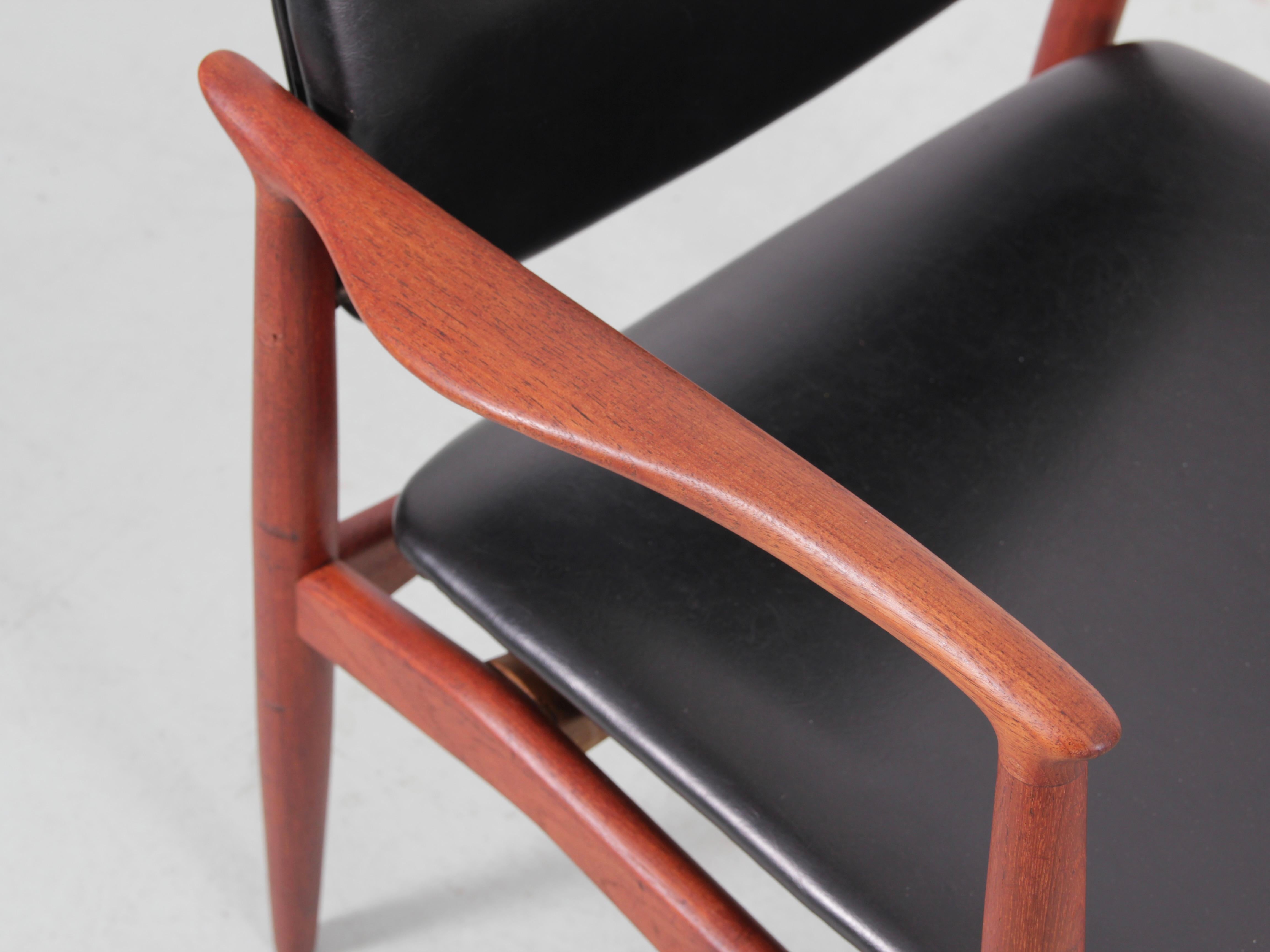 Dänischer Sessel aus der Mitte des Jahrhunderts in Teakholz Model No. 66 von Erik Buck im Angebot 9