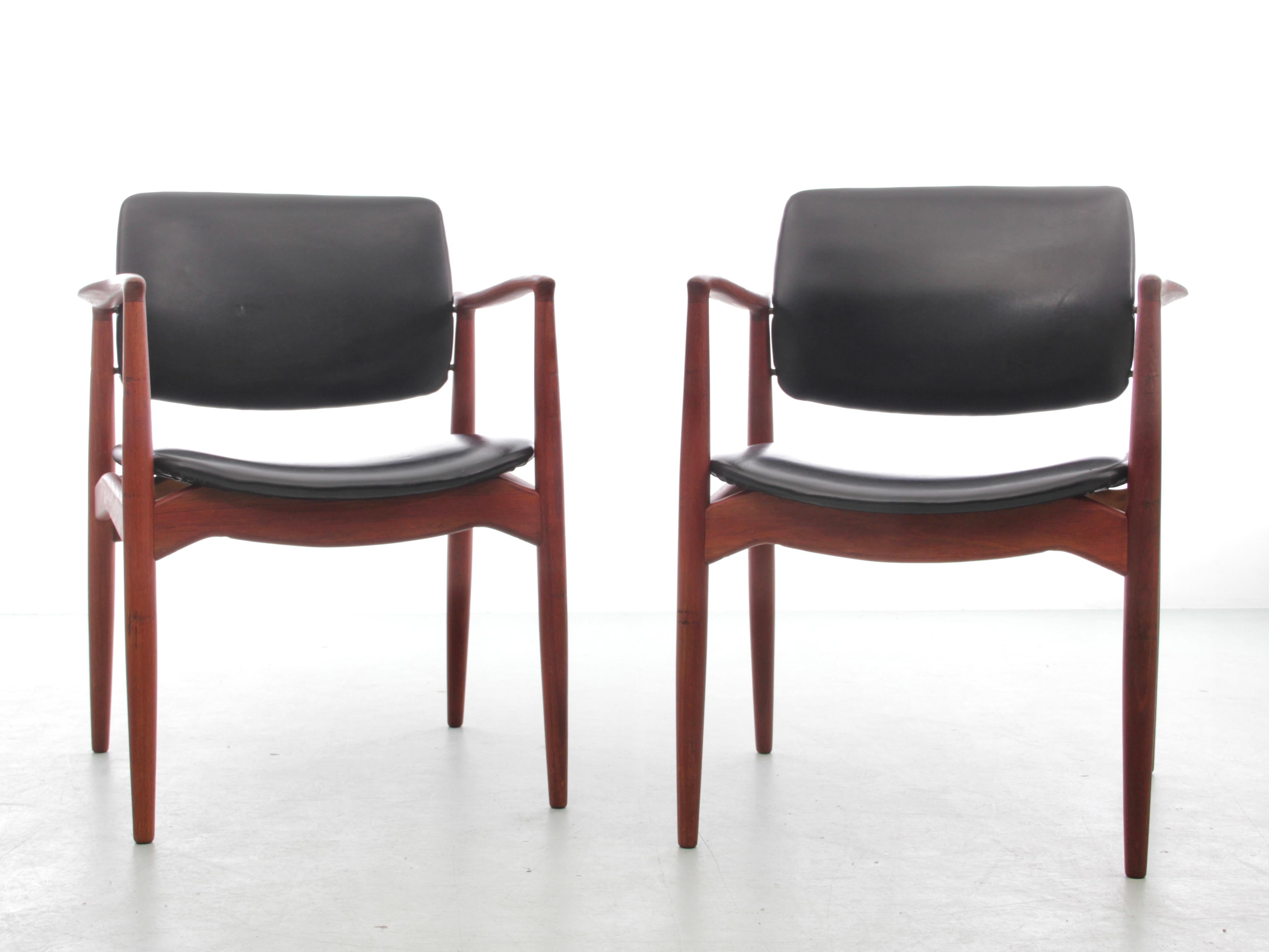 Dänischer Sessel aus der Mitte des Jahrhunderts in Teakholz Model No. 66 von Erik Buck (Skandinavische Moderne) im Angebot